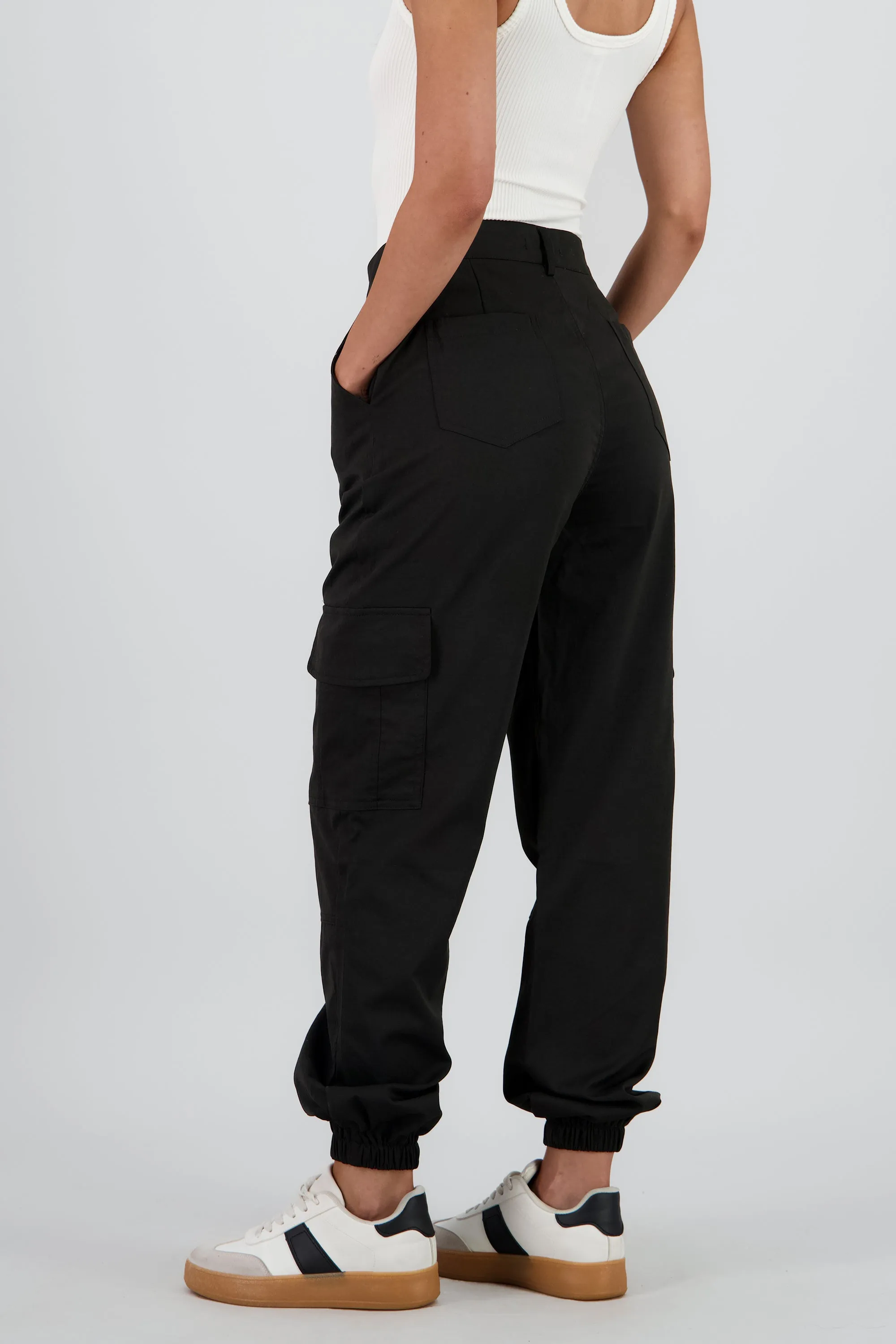 Pantalon detalle pretina boton forrado sold by Shasa product image thumbnail 4