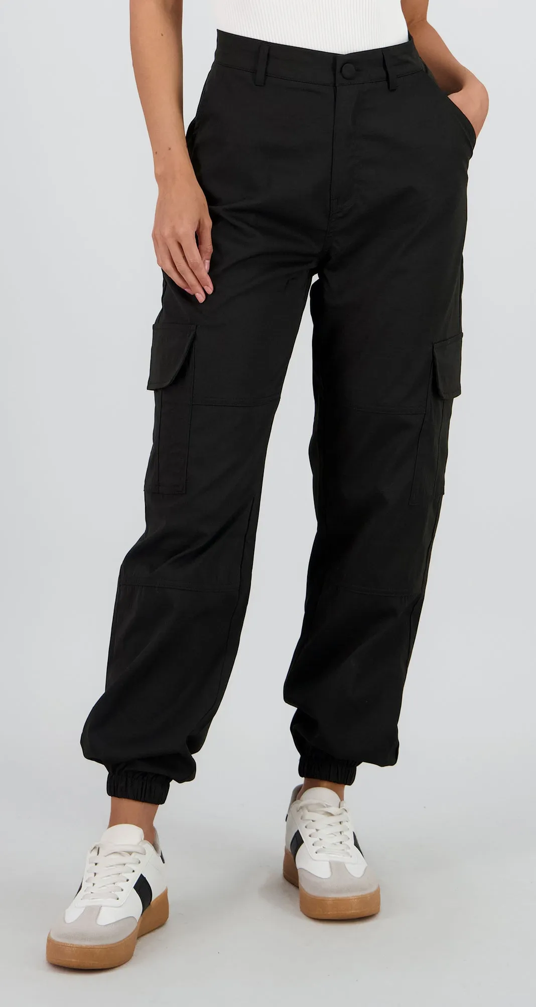 Pantalon detalle pretina boton forrado sold by Shasa product image thumbnail 5