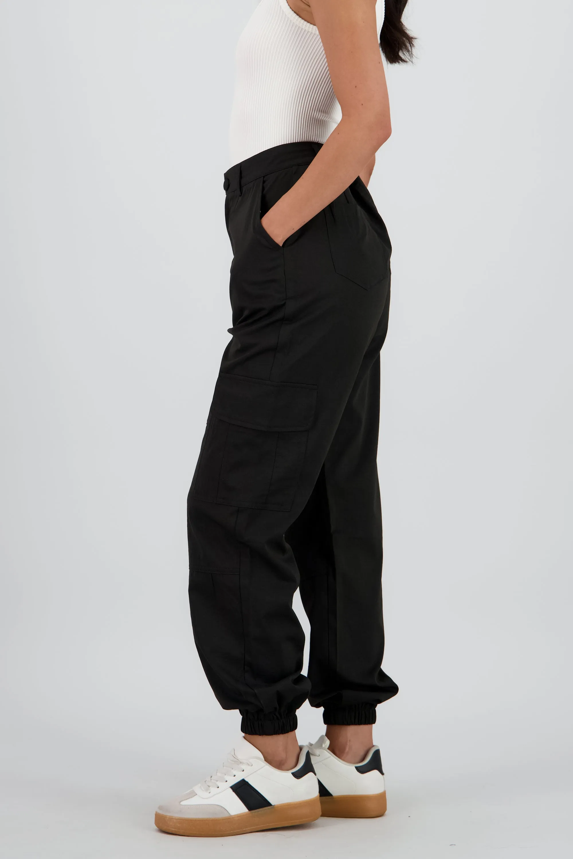 Pantalon detalle pretina boton forrado sold by Shasa product image thumbnail 3