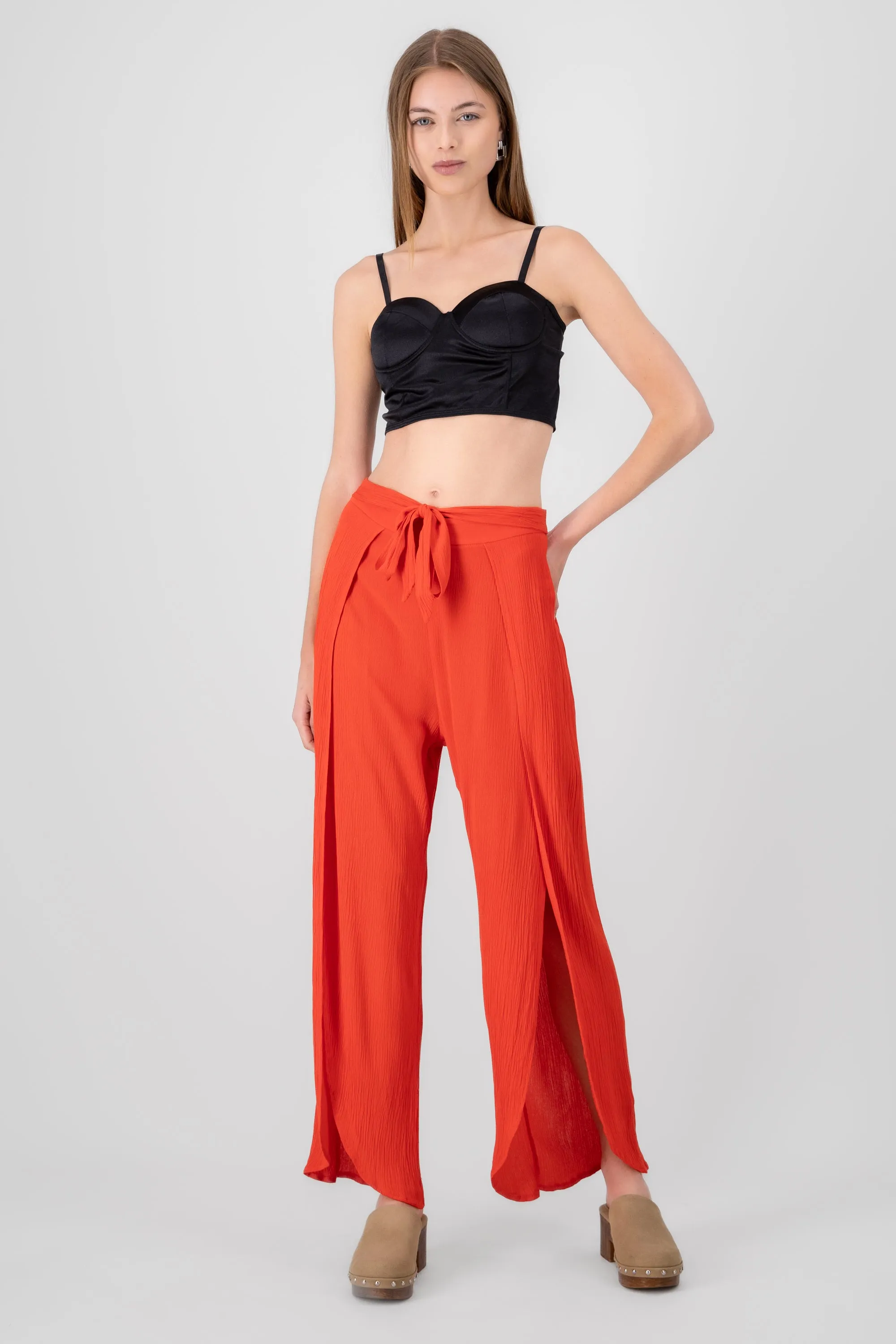 Pantalon abertura nudo sold by Shasa