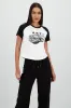 Playera crop detalle estampado contraste mangas sold by Shasa