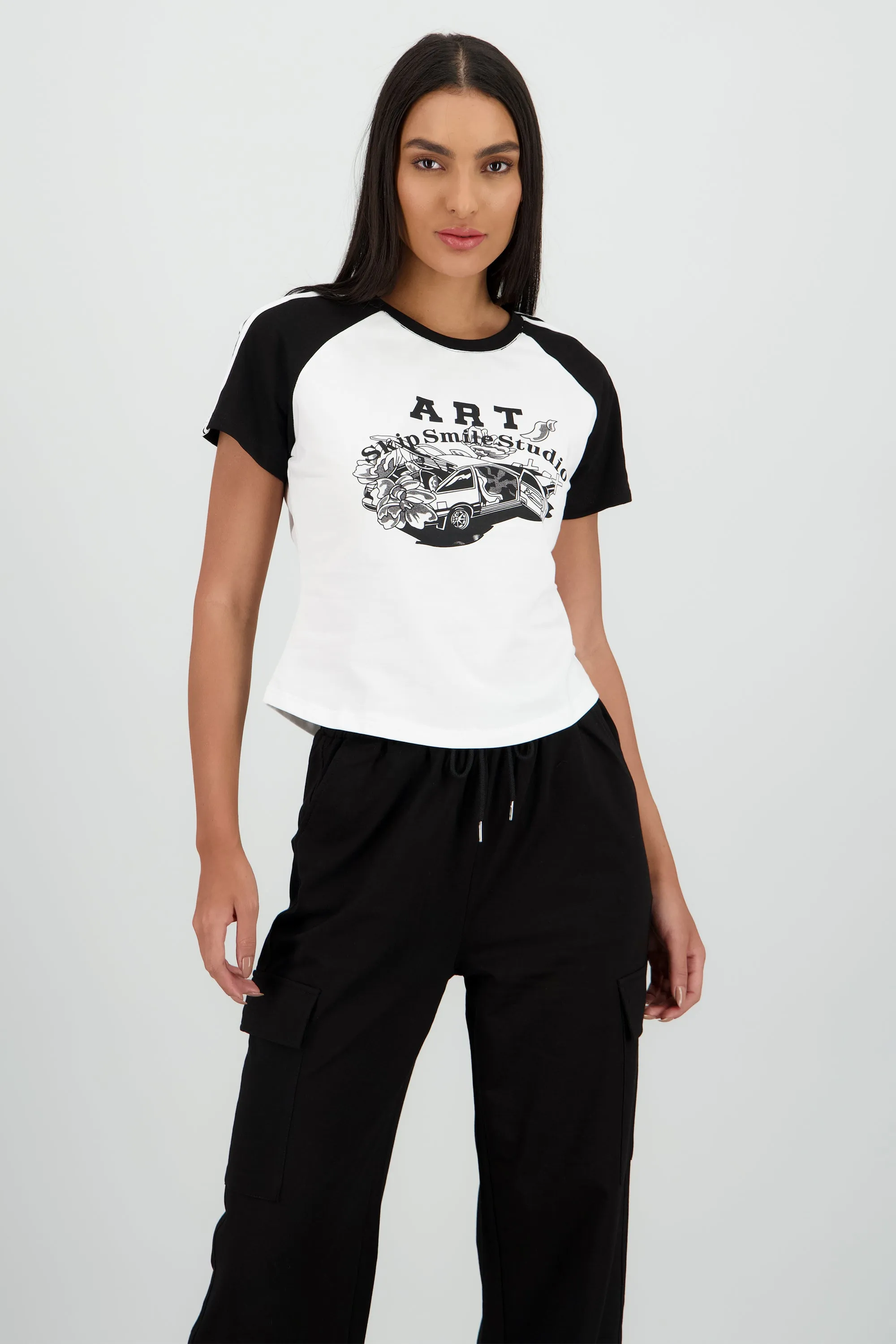 Playera crop detalle estampado contraste mangas sold by Shasa
