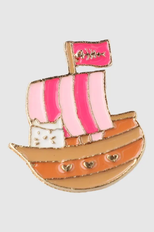 Pin gatito pirata sold by Shasa