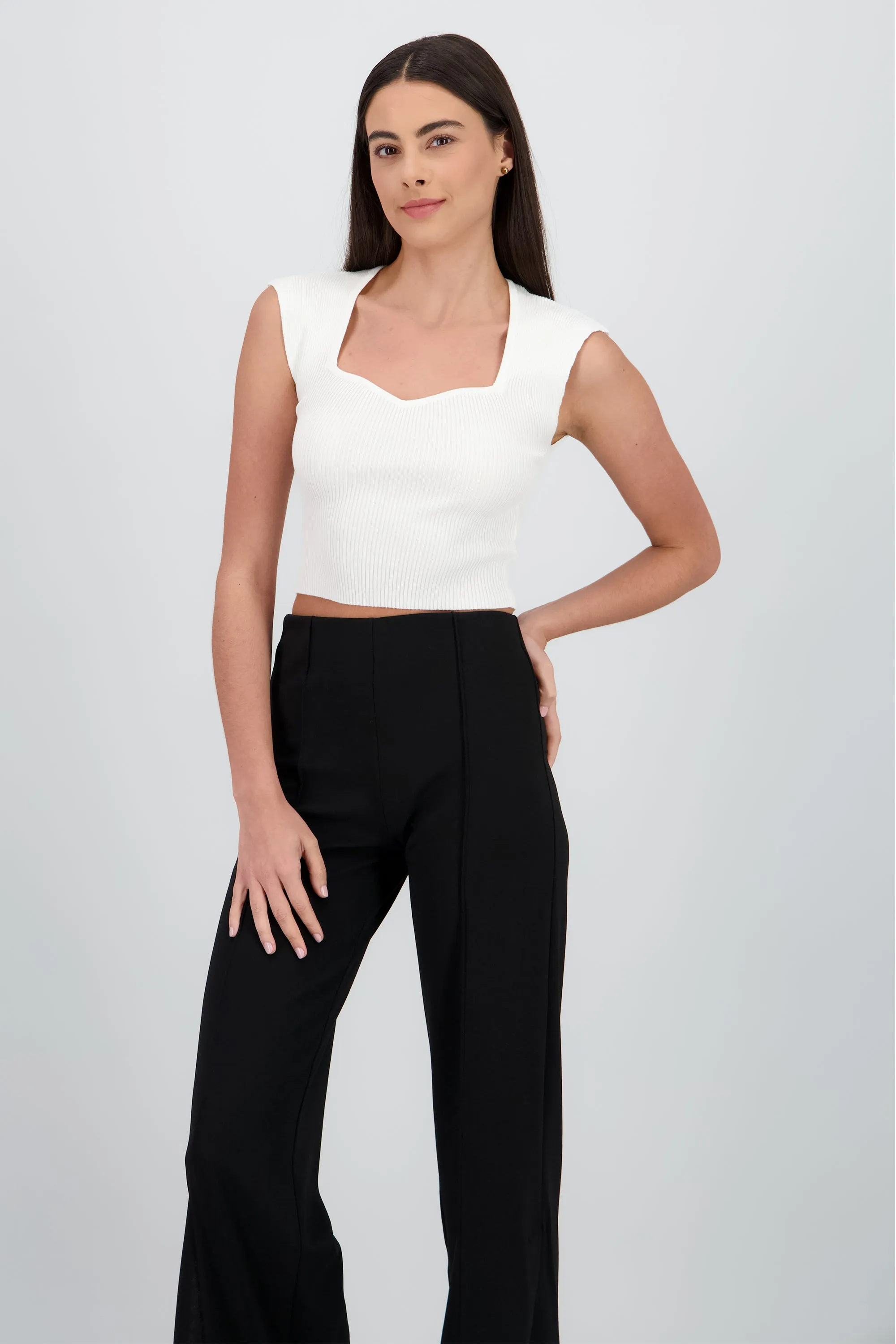 Top tejido manga corta escote corazon sold by Shasa