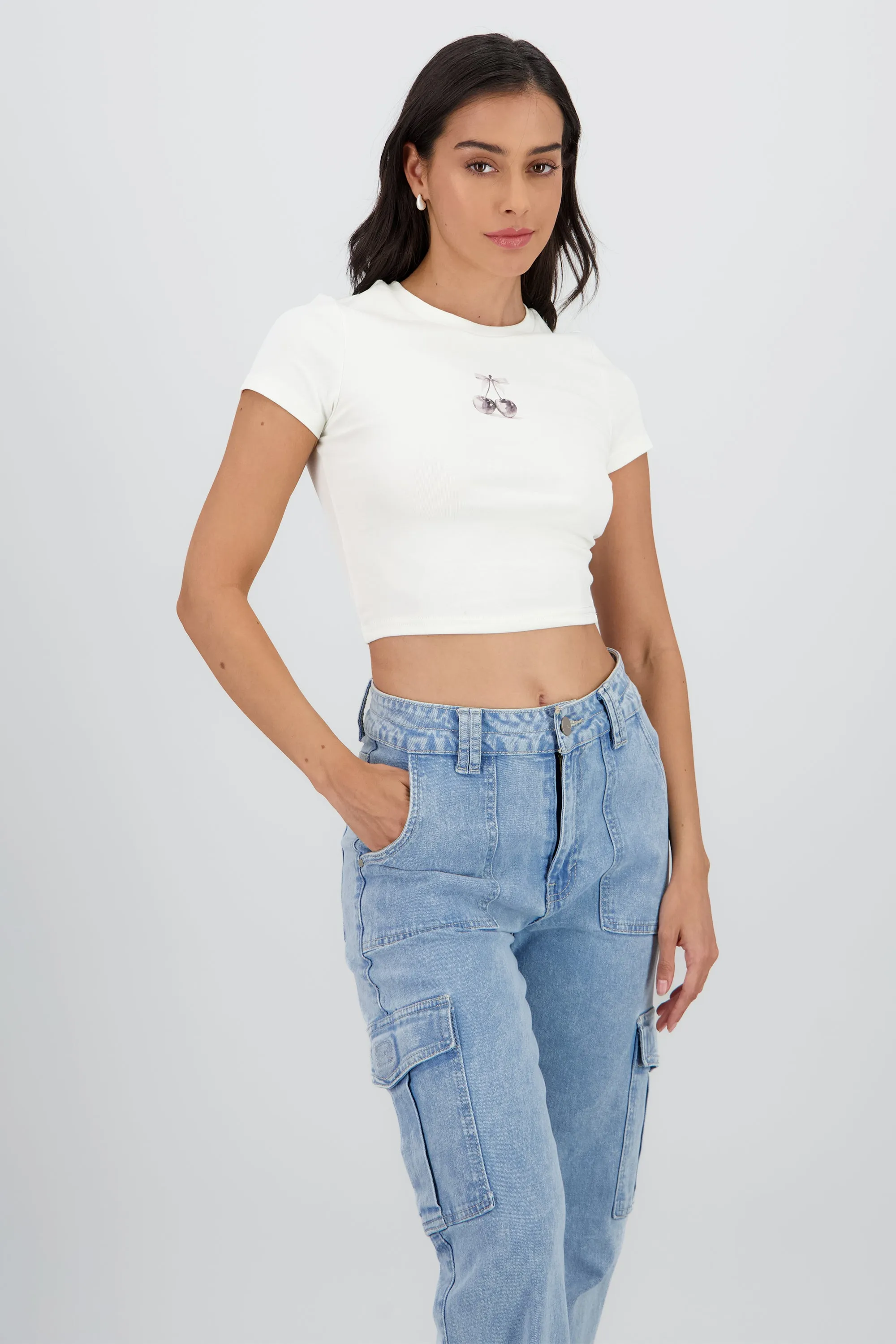 Top corto estampado cereza sold by Shasa