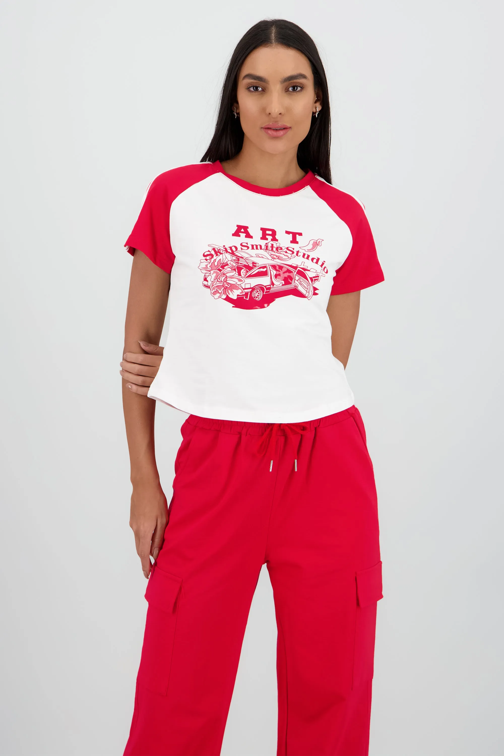 Playera crop detalle estampado contraste mangas sold by Shasa