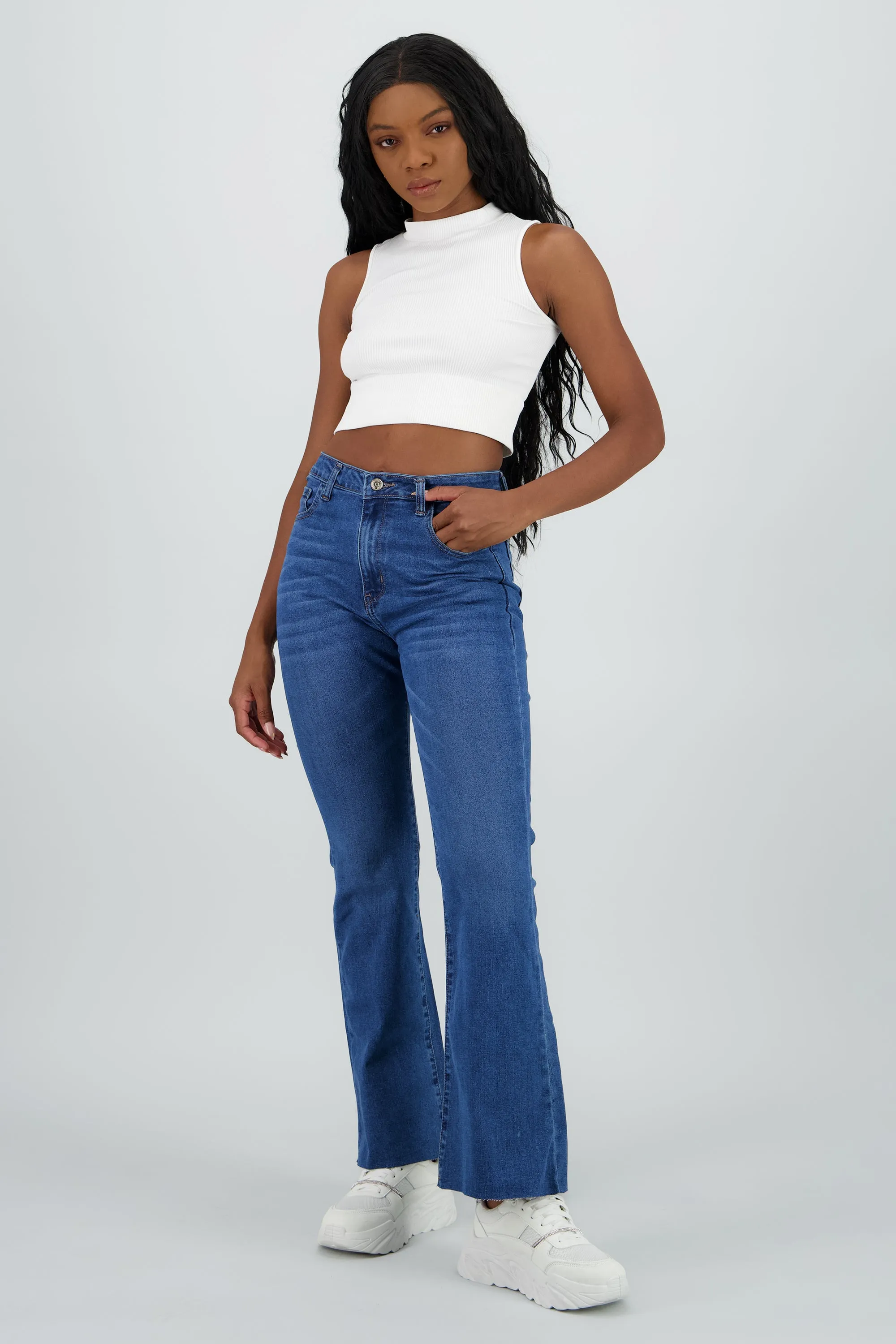 Jeans flare basico comfort sold by Shasa