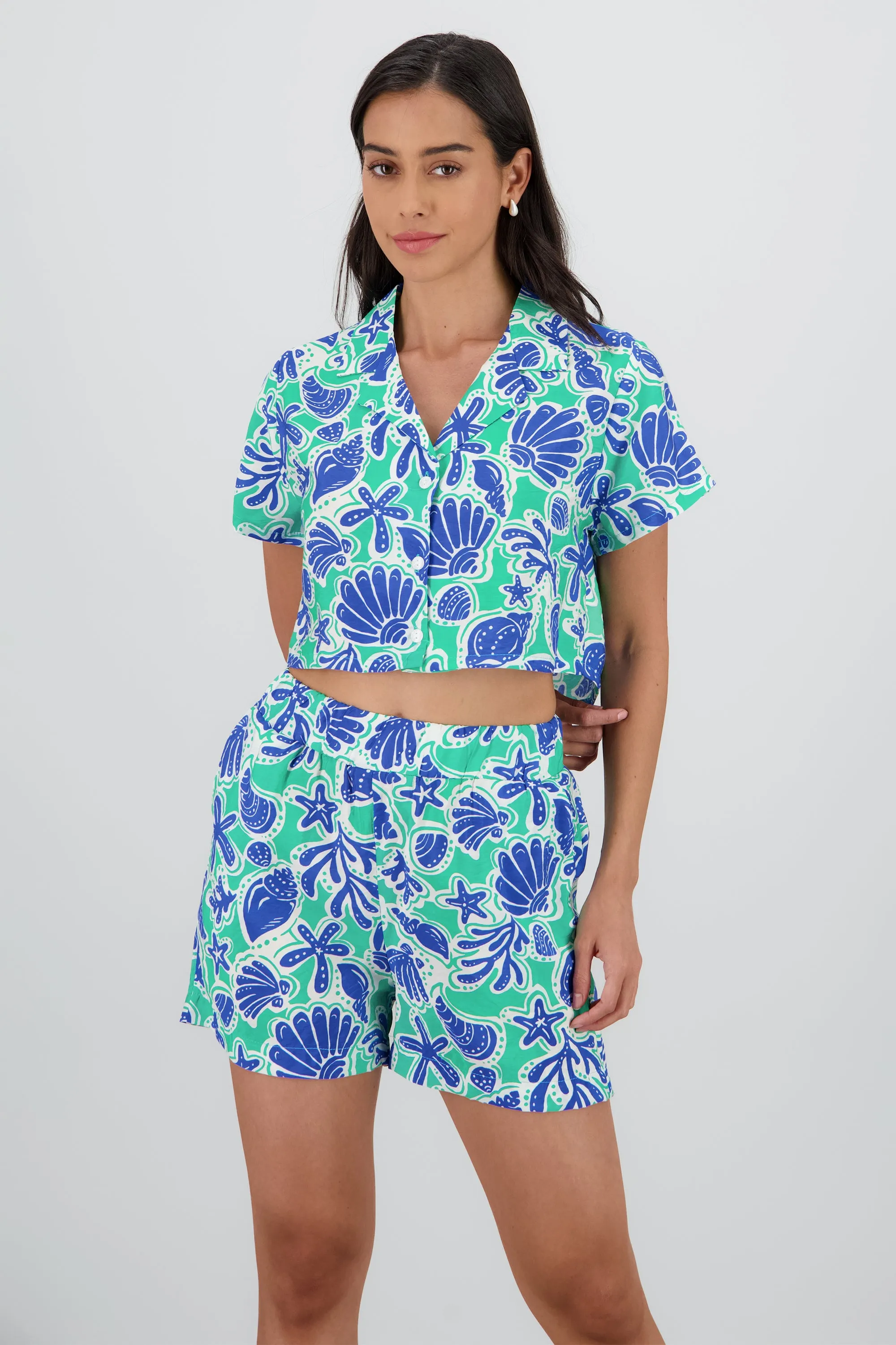 Camisa manga corta estampado conchas sold by Shasa