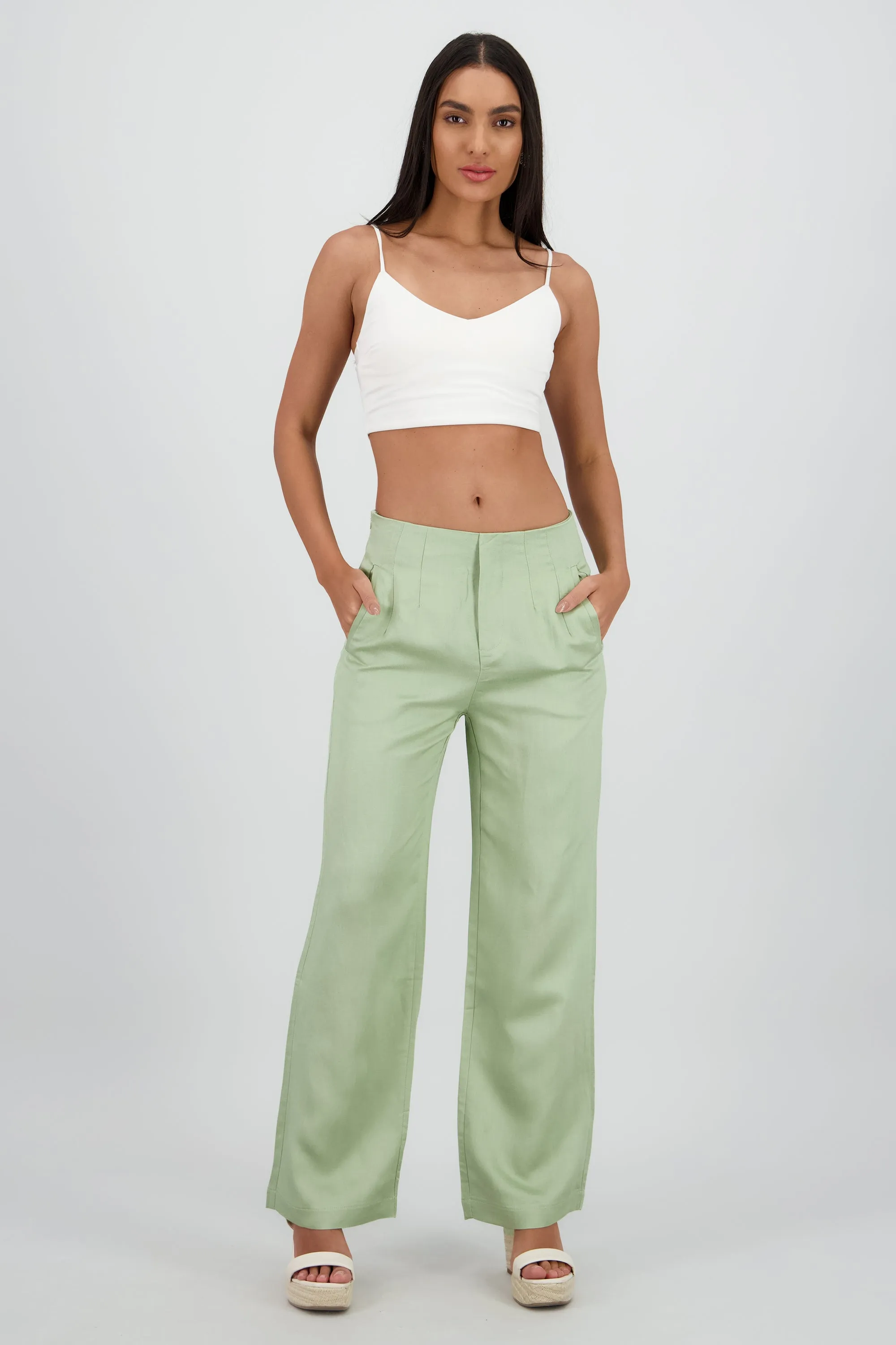 Pantalon fluido detalle pinzas sold by Shasa