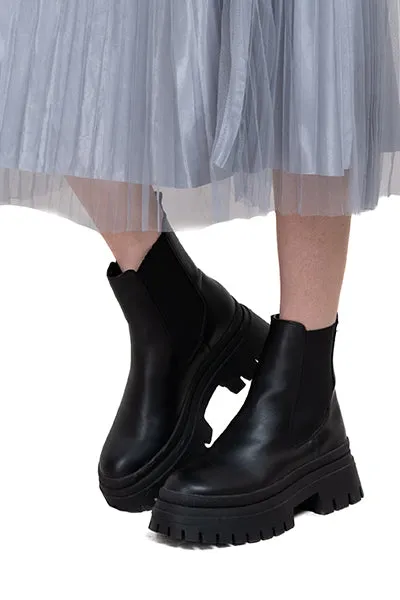 Botín chelsea suela dentada sold by Shasa