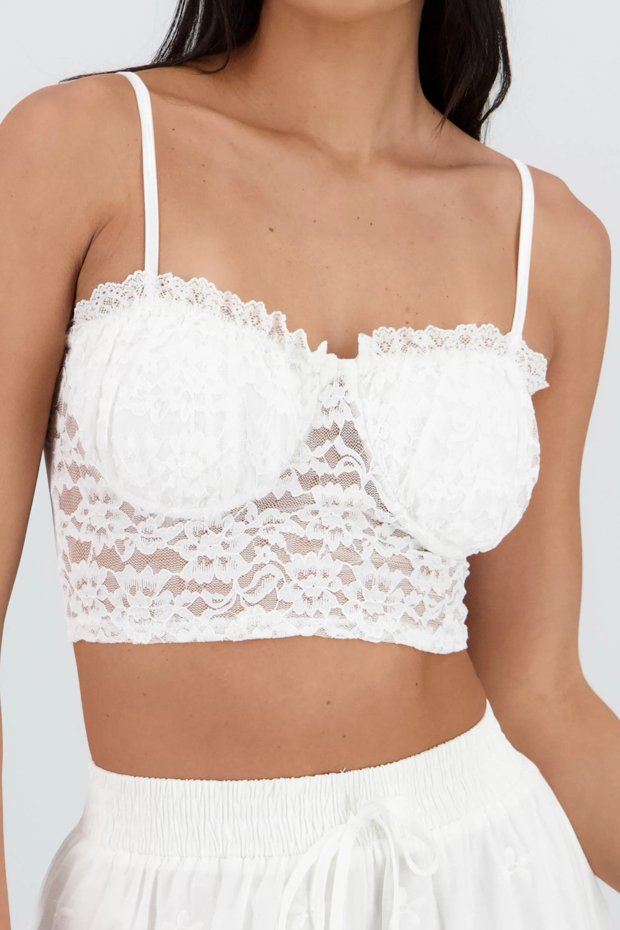 Top de encaje con olan sold by Shasa product image thumbnail 5
