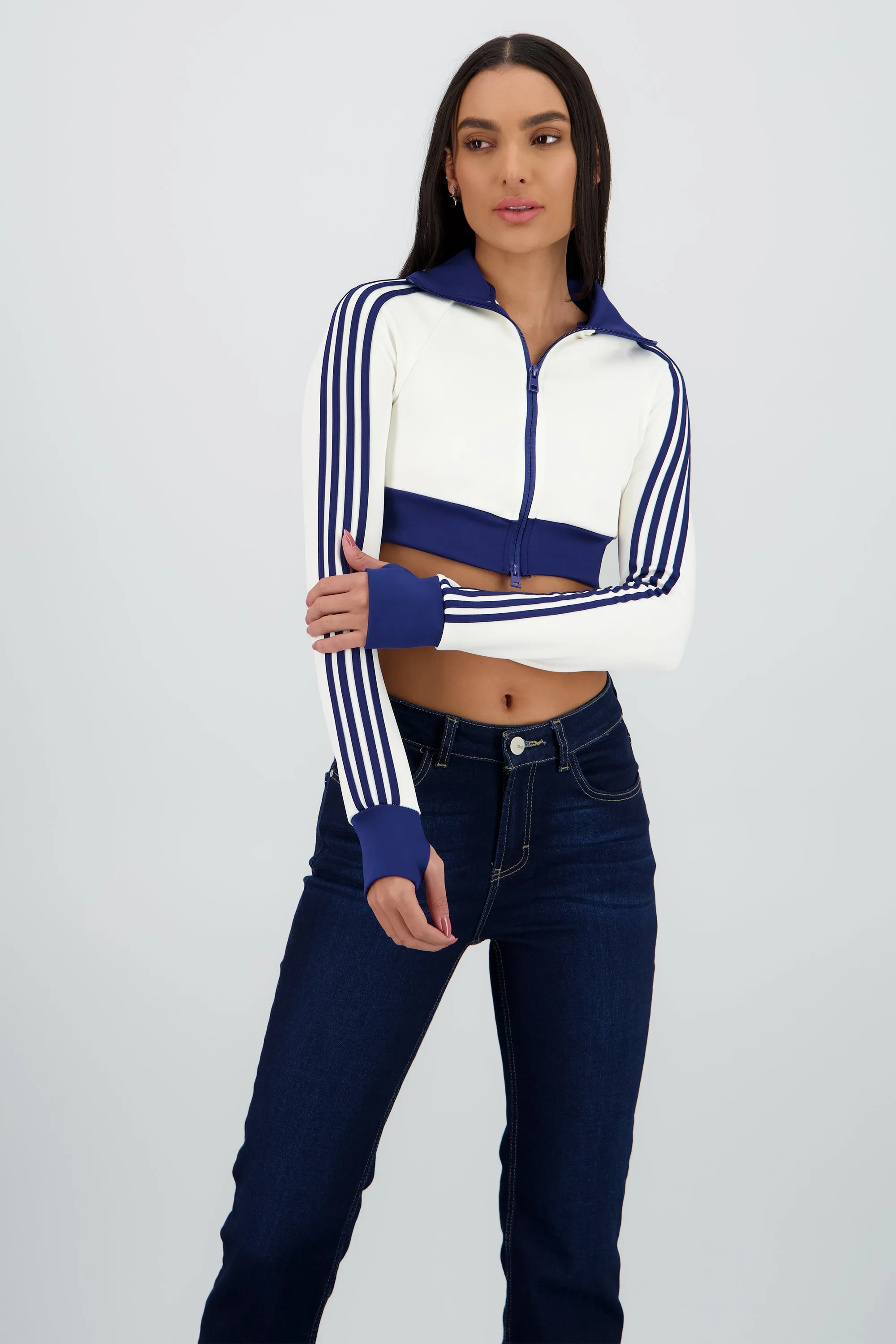 Sudadera deportivo crop detalle raya sold by Shasa product image thumbnail 2