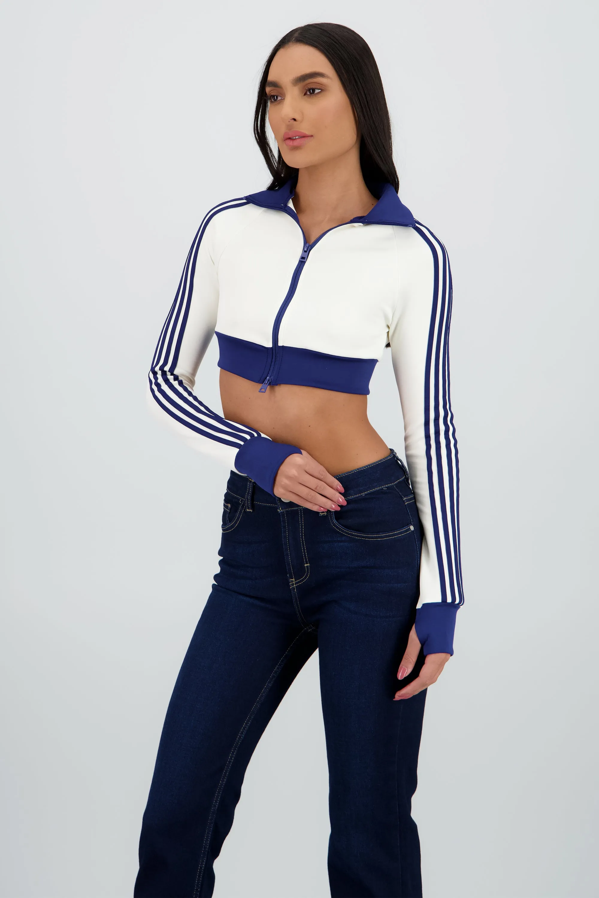 Sudadera deportivo crop detalle raya sold by Shasa product image thumbnail 3