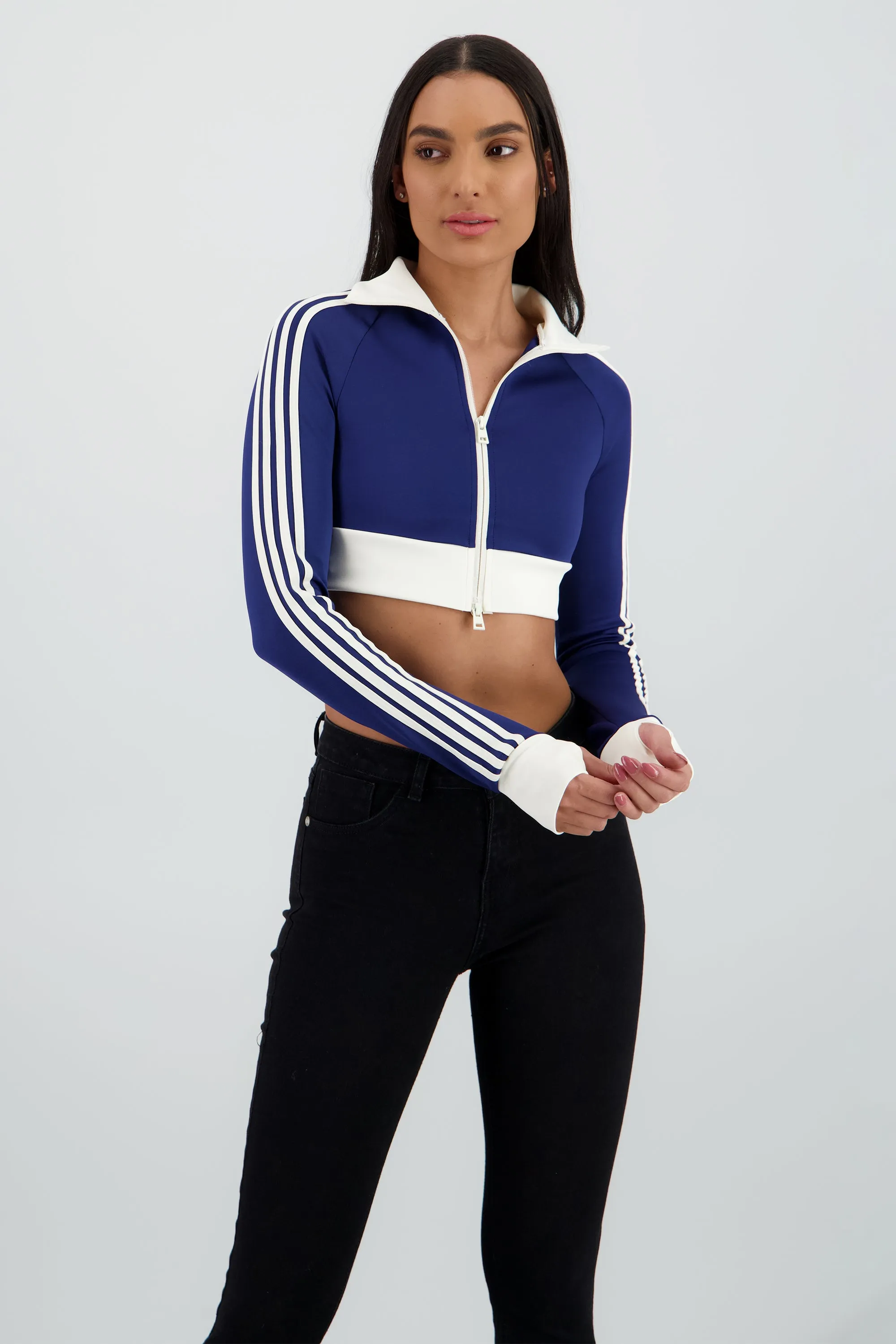 Sudadera deportivo crop detalle raya sold by Shasa product image thumbnail 2