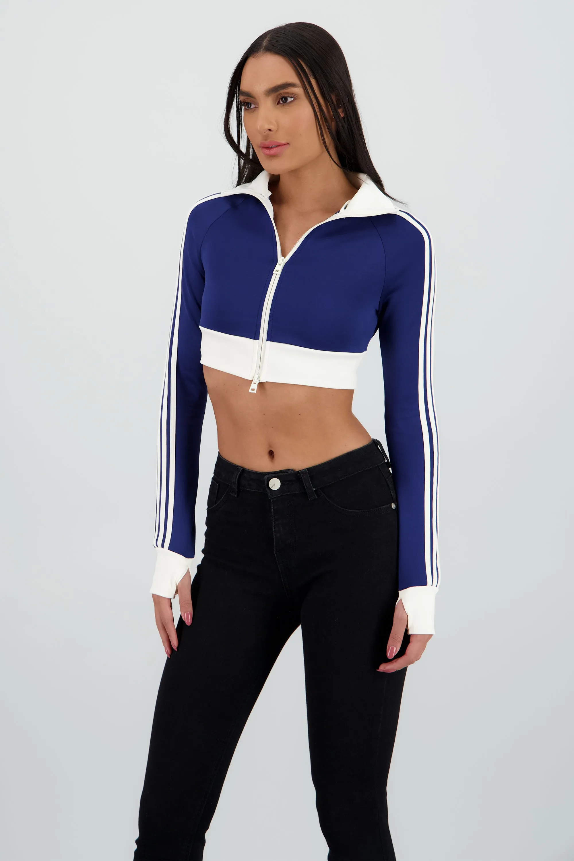 Sudadera deportivo crop detalle raya sold by Shasa product image thumbnail 3