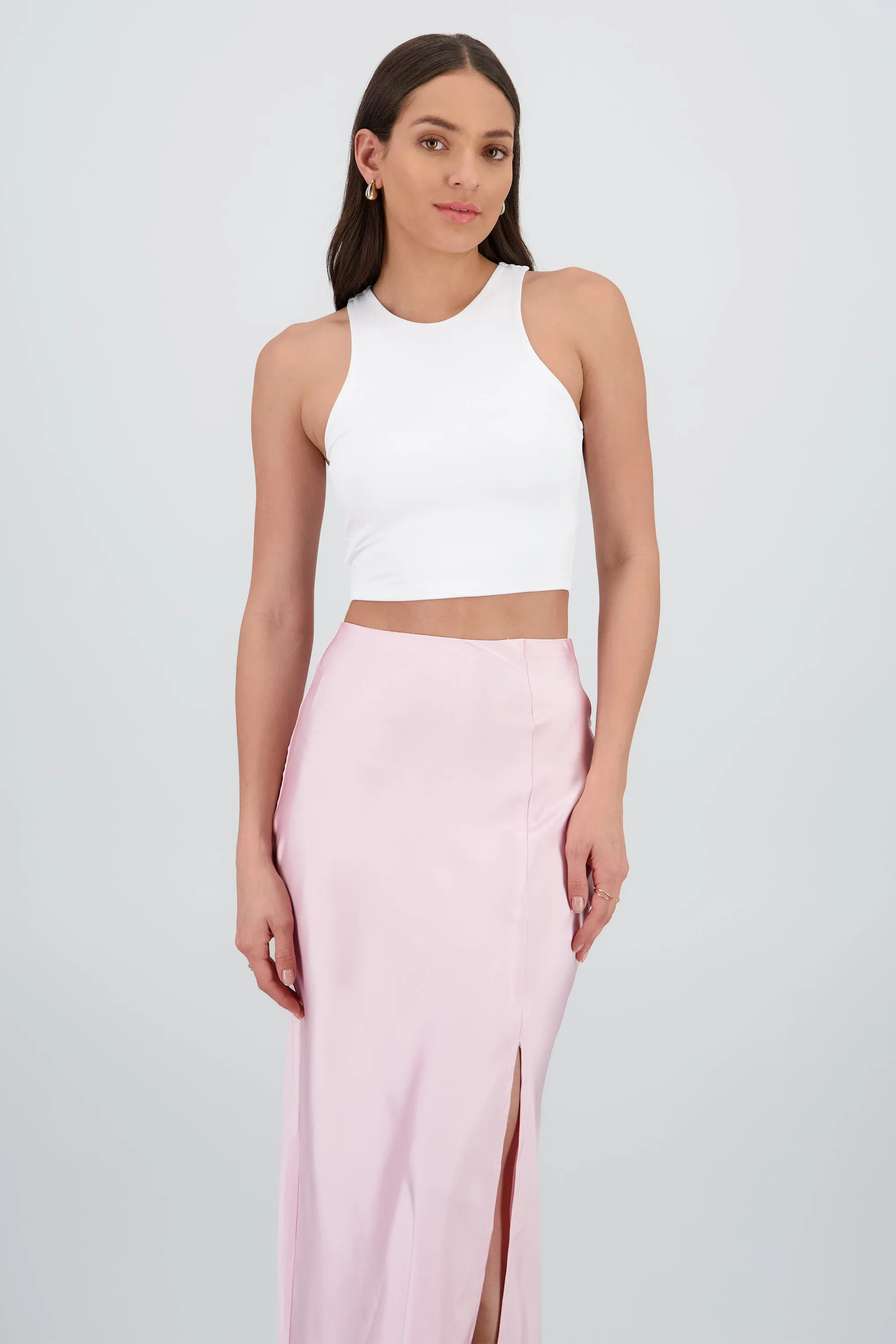 Top liso sin manga cuello redondo sold by Shasa