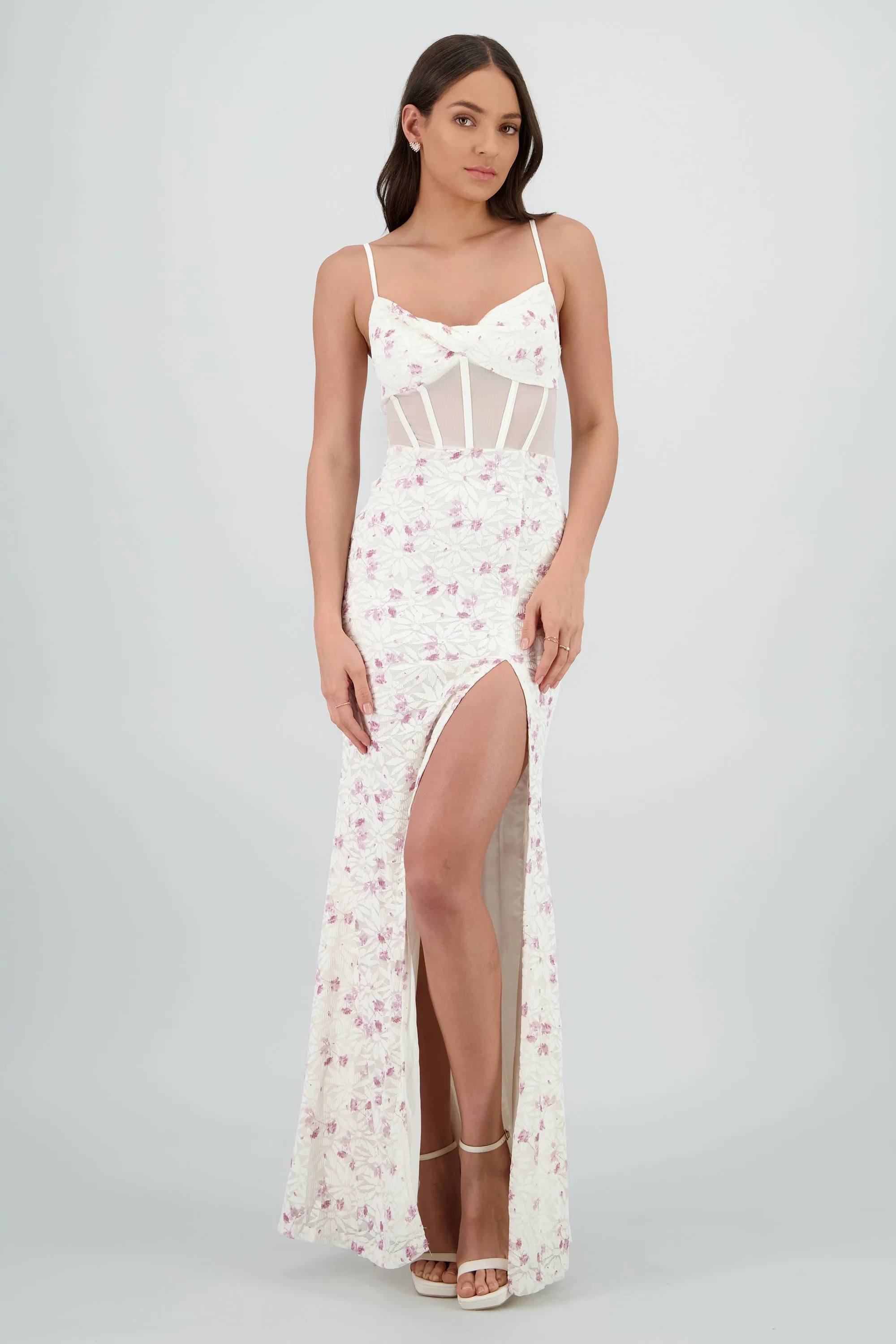 Vestido maxi de encaje con flores y varillas sold by Shasa