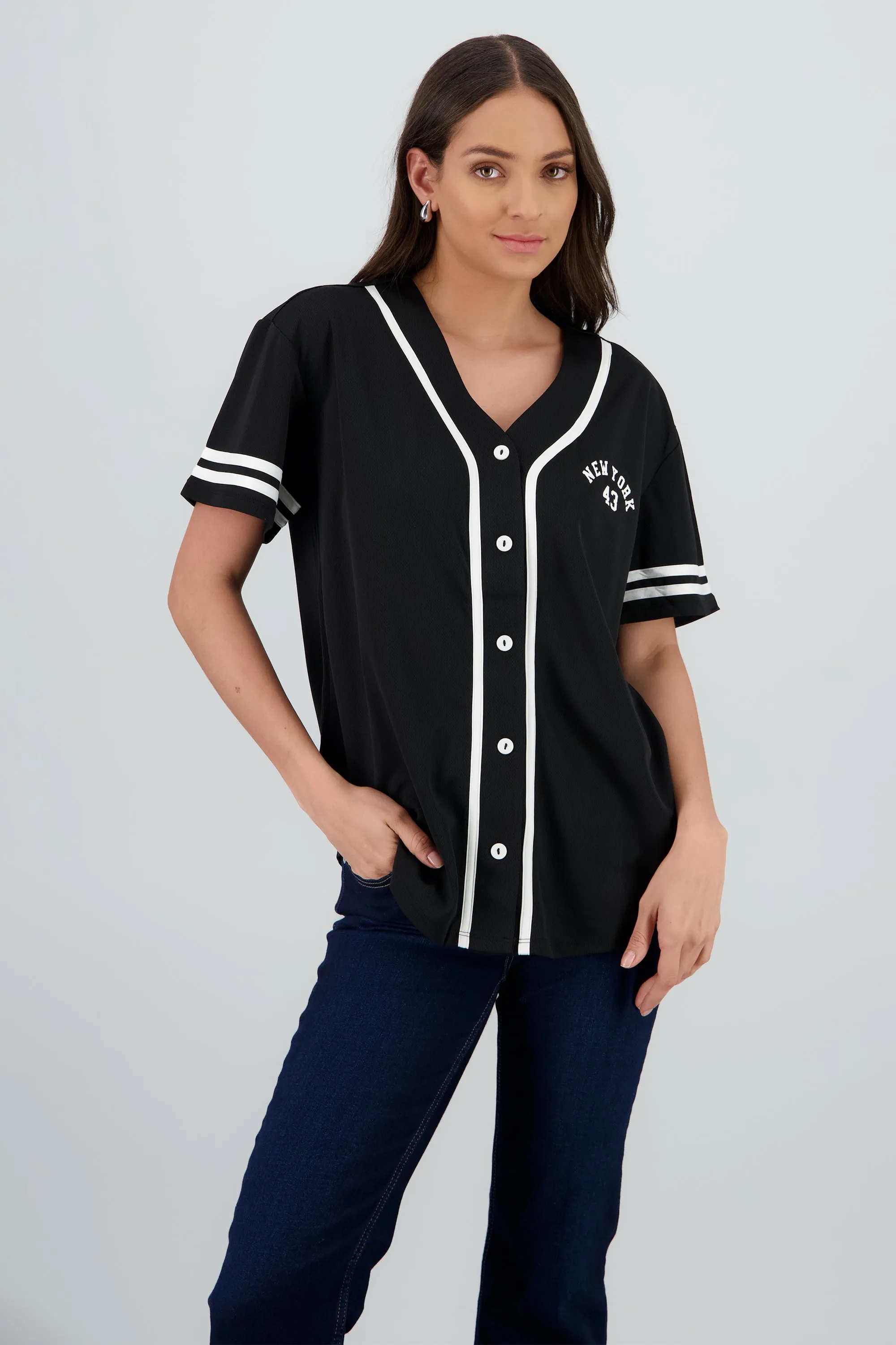 Playera jersey estampado contraste sold by Shasa