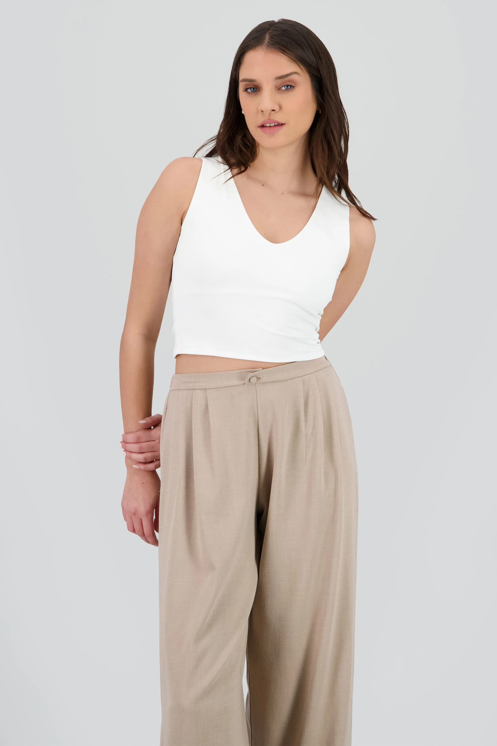 Top cuello en v sin mangas sold by Shasa product image thumbnail 2