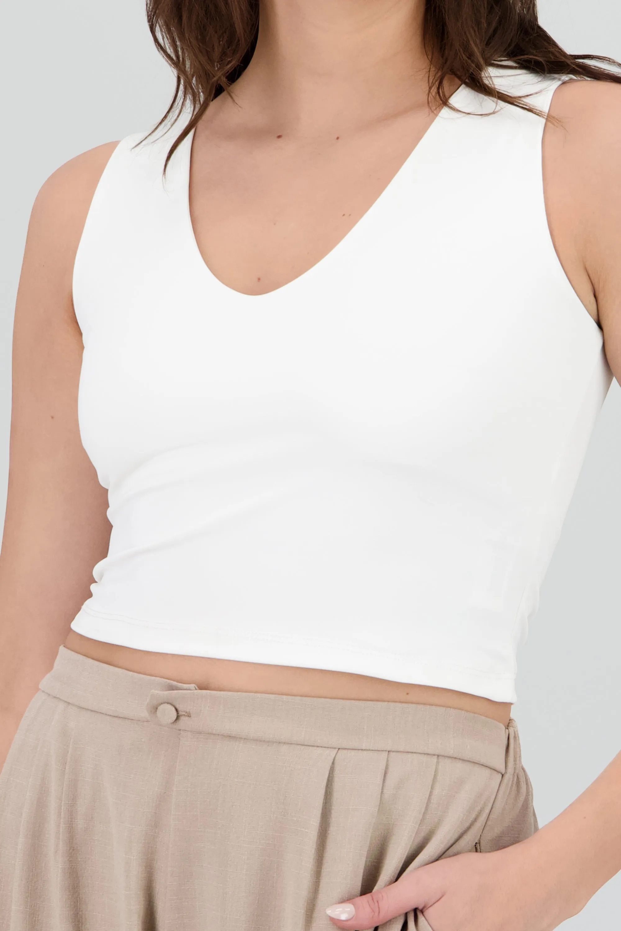 Top cuello en v sin mangas sold by Shasa product image thumbnail 5