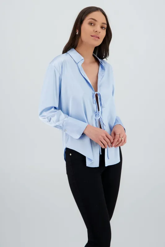 Camisa manga larga satinada detalle moños sold by Shasa