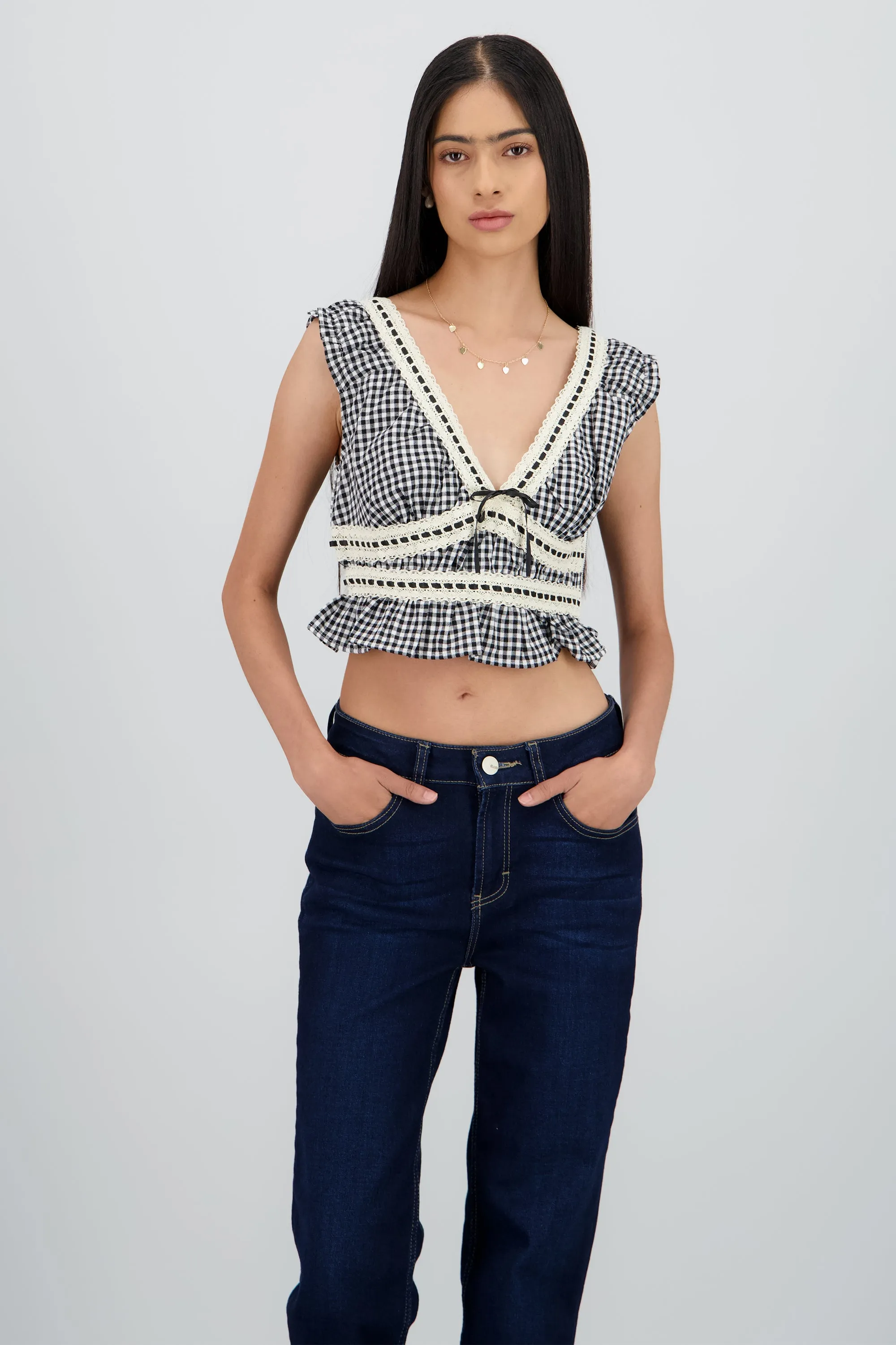 Blusa gingham escote v sold by Shasa