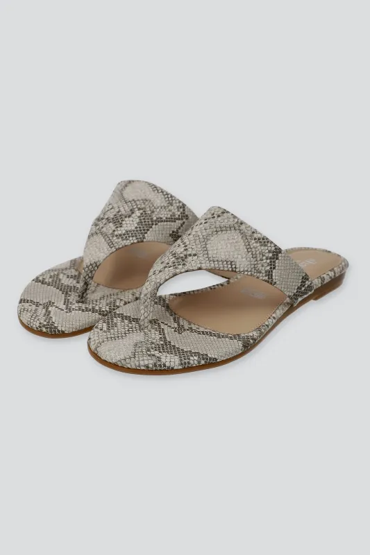 Sandalia pata de gallo serpiente sold by Shasa