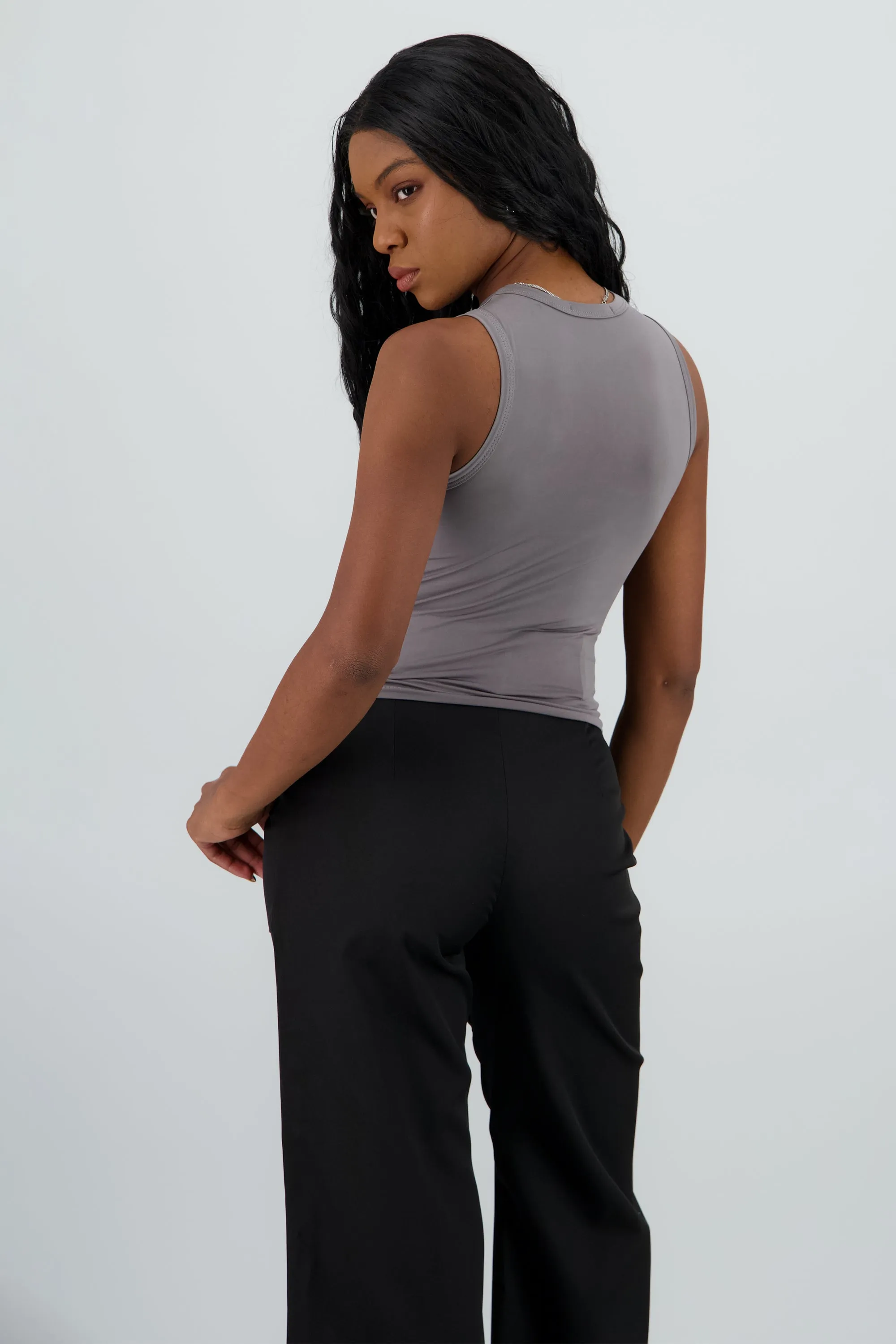 Top sin manga detalle cuello redondo liso sold by Shasa product image thumbnail 4