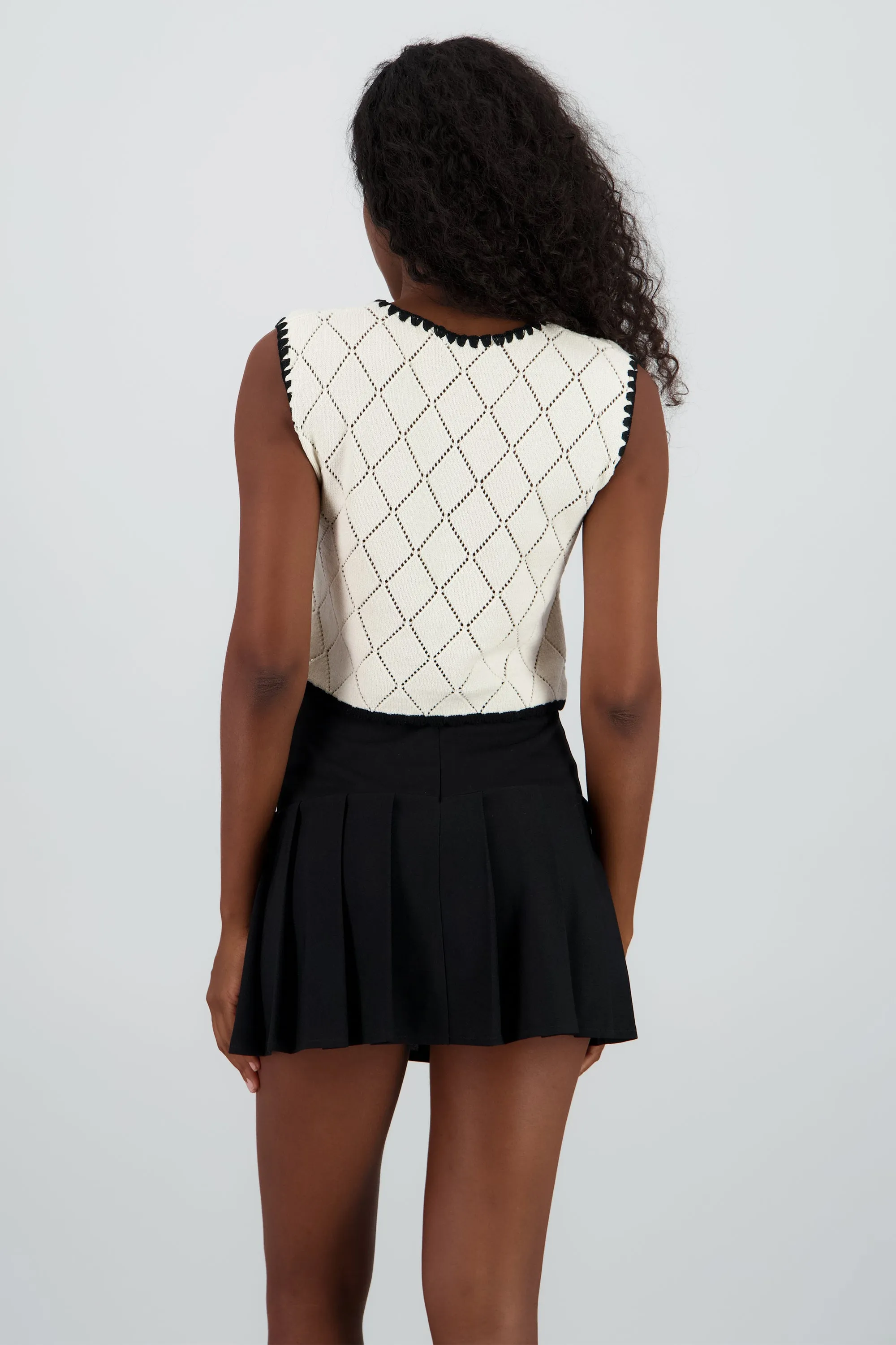 Chaleco ligero rombos detalle contraste sold by Shasa product image thumbnail 4