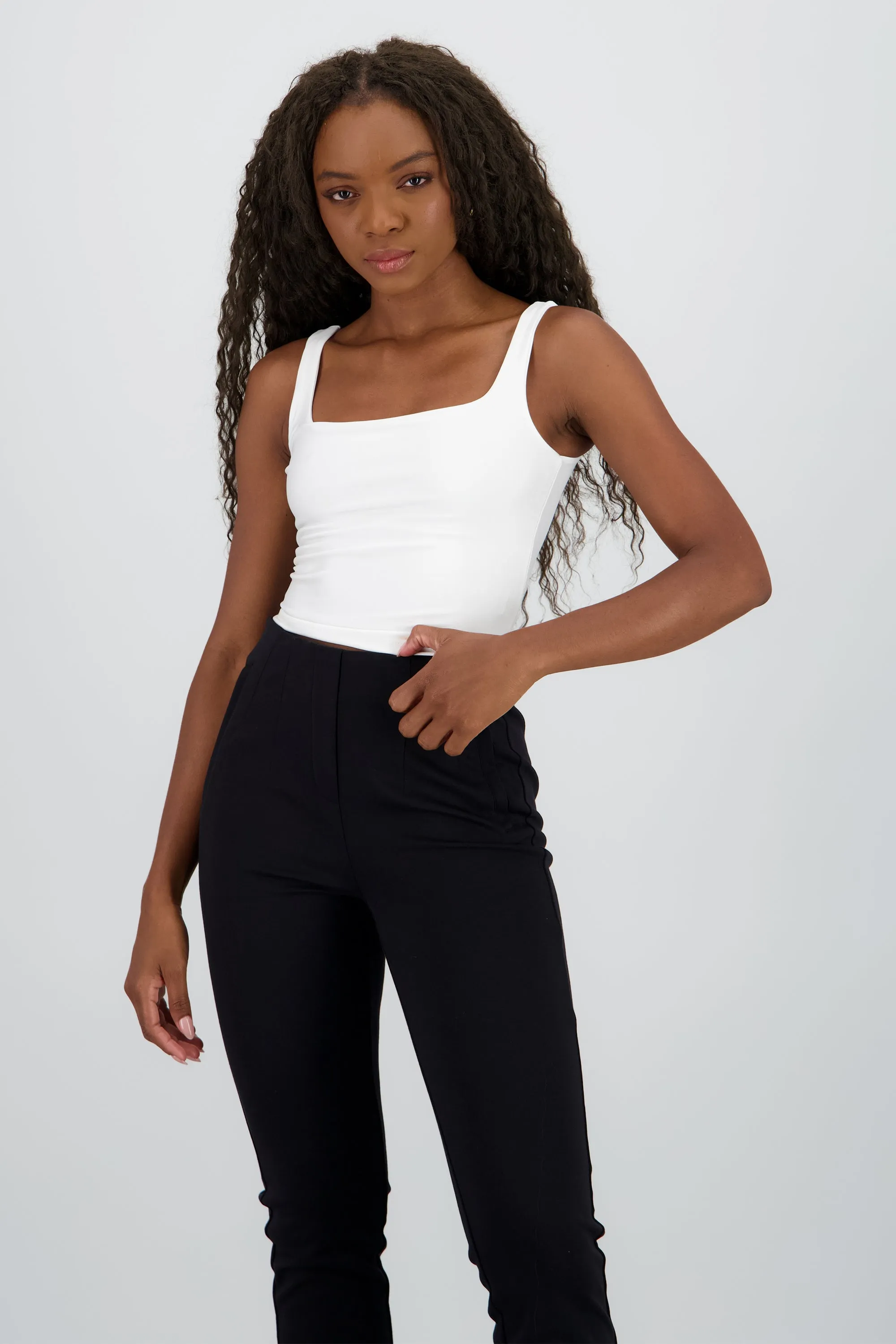 Top corto doble tela escote cuadrado tirantes sold by Shasa