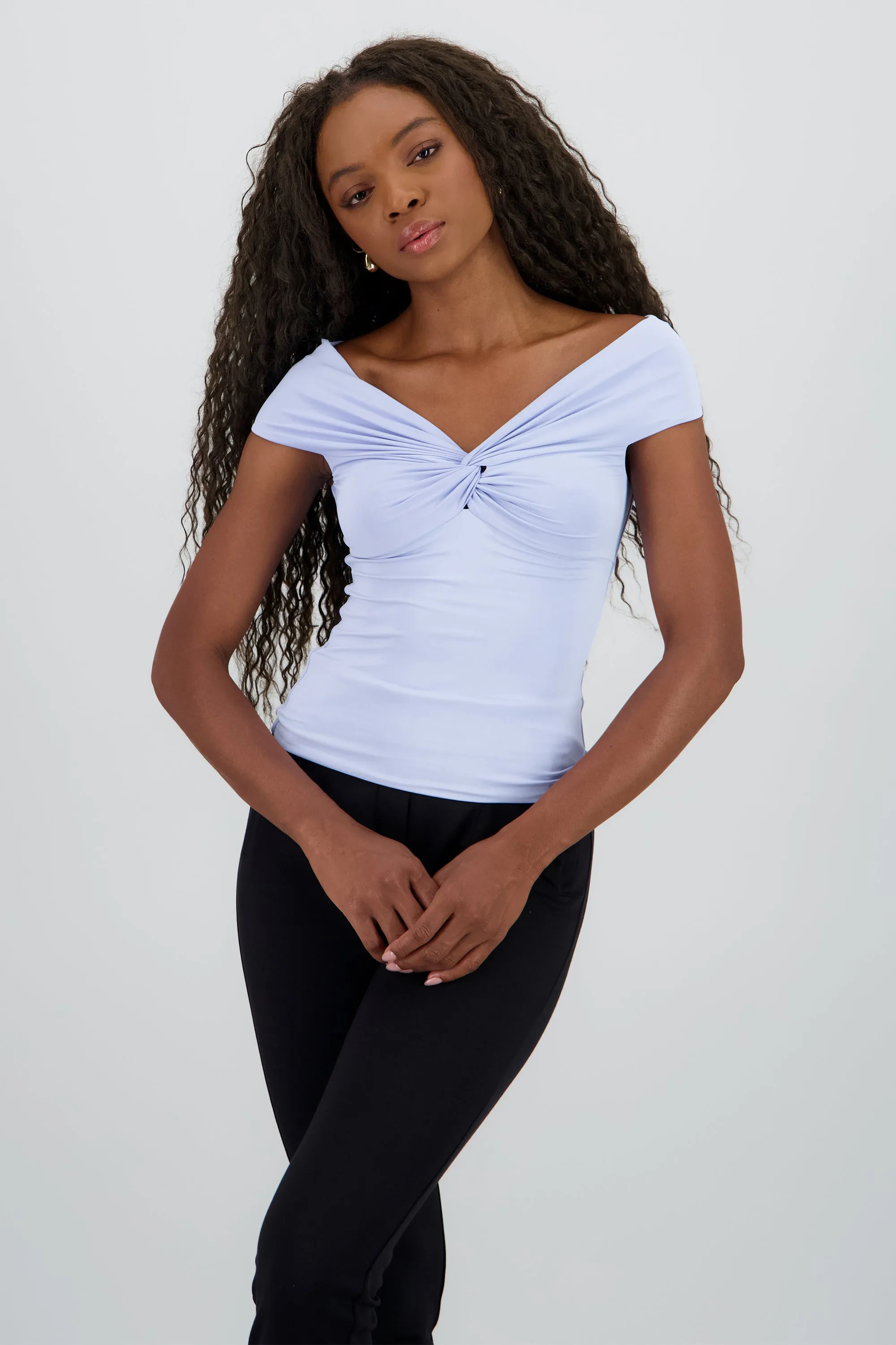 Top nudo tela suave sold by Shasa