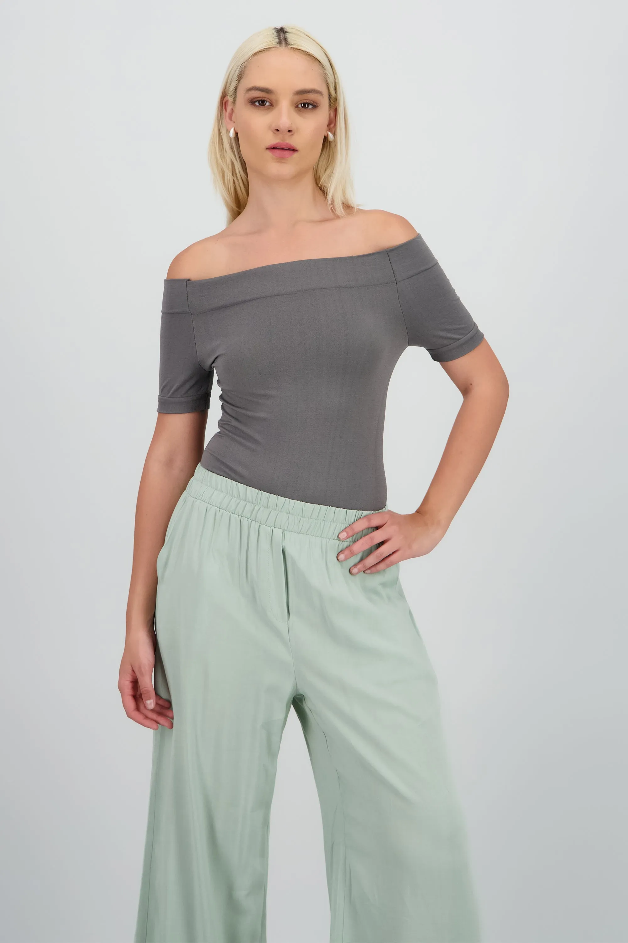 Bodysuit Liso Hombros Descubiertos sold by Shasa