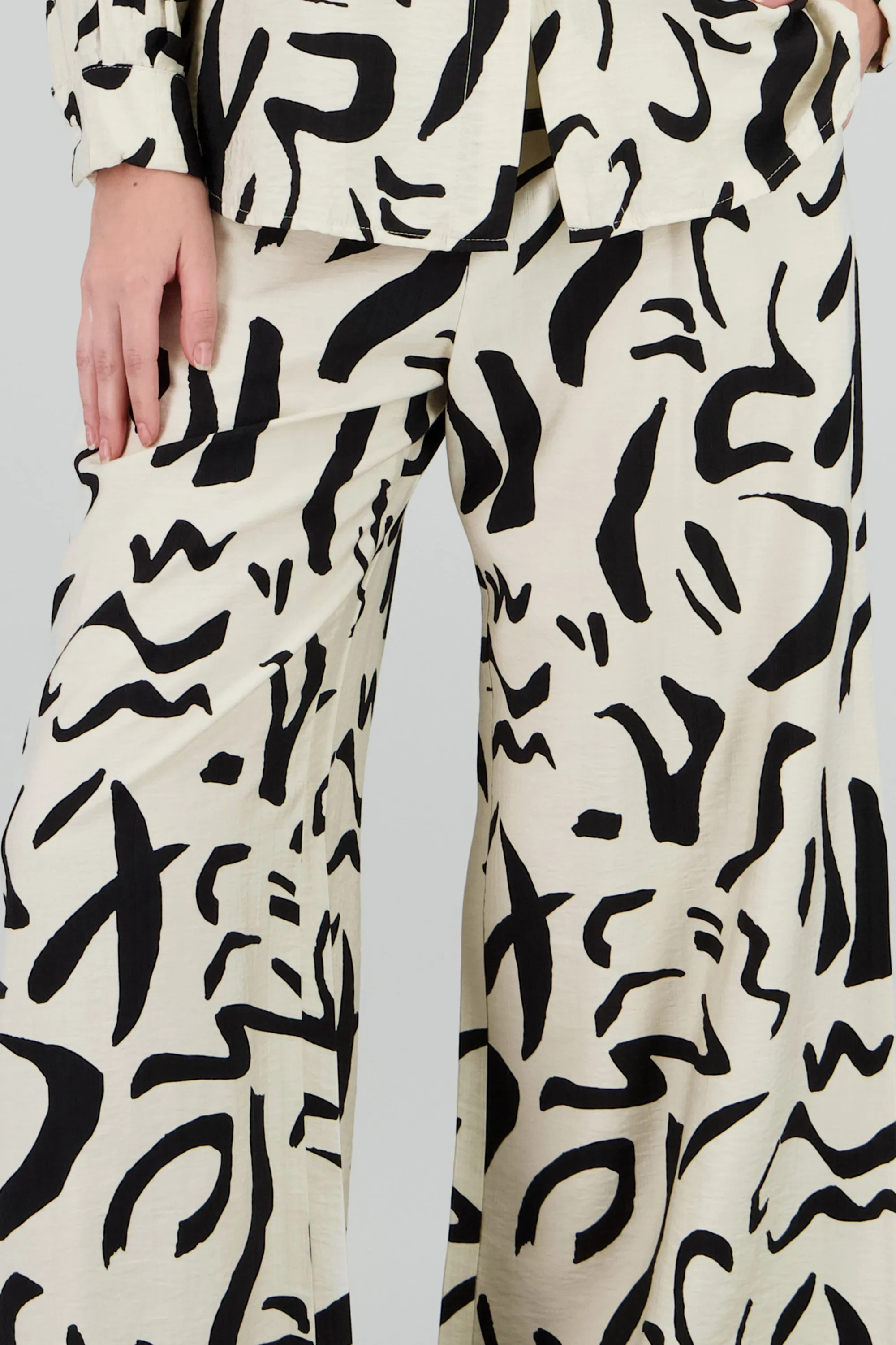 Pantalon amplio detalle resorte estampado sold by Shasa product image thumbnail 5