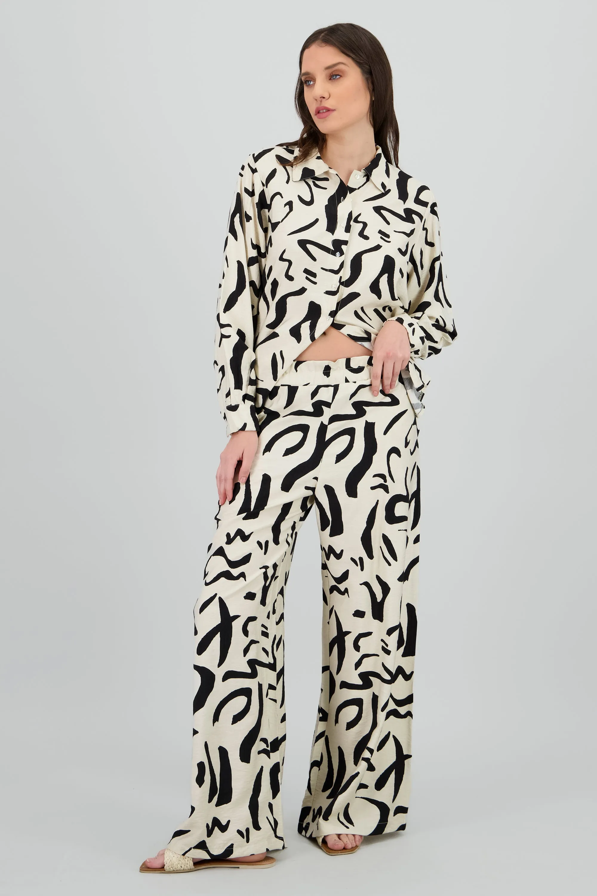 Pantalon amplio detalle resorte estampado sold by Shasa