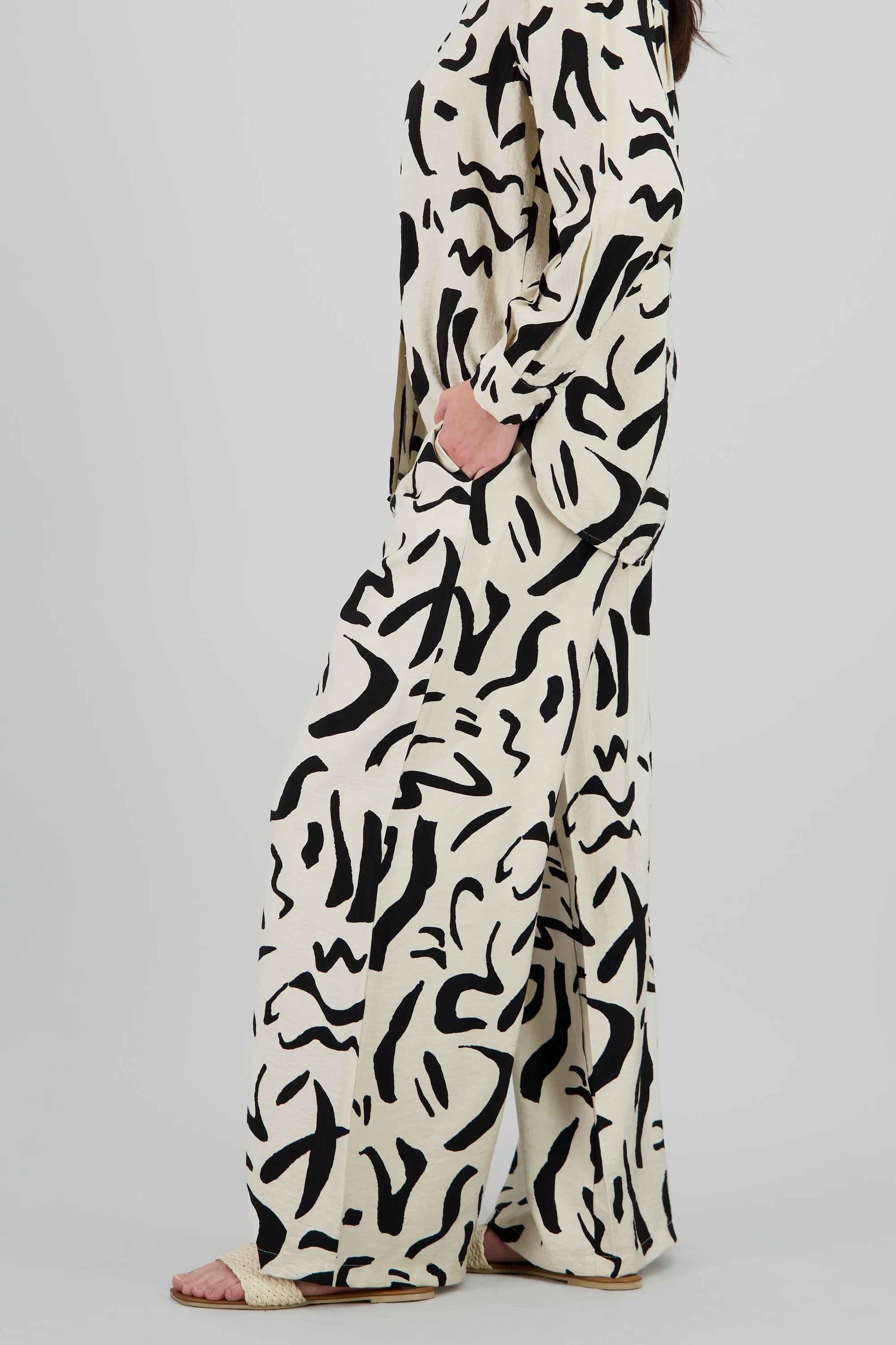 Pantalon amplio detalle resorte estampado sold by Shasa product image thumbnail 3