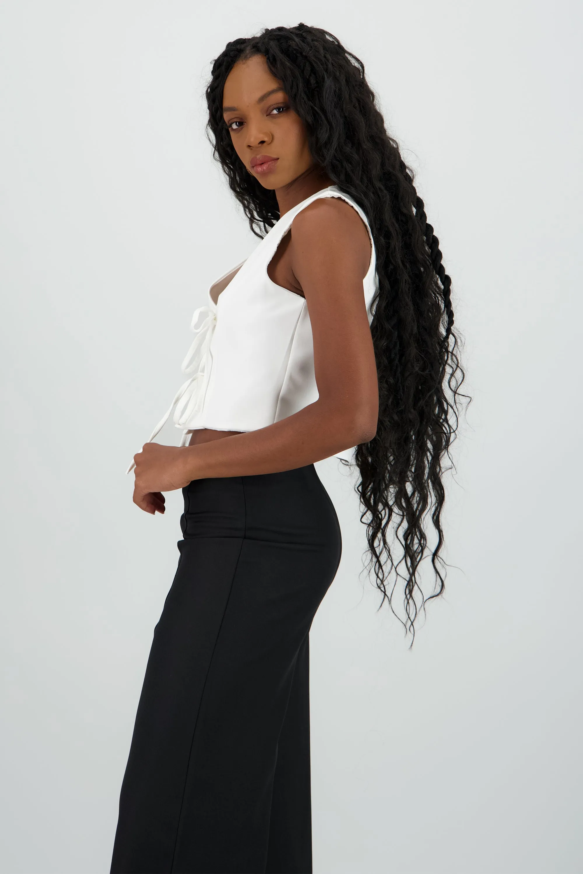 Chaleco crop detalle lazos sold by Shasa product image thumbnail 3