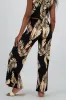 Pantalon con estampado tropical sold by Shasa