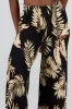 Pantalon con estampado tropical sold by Shasa