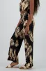 Pantalon con estampado tropical sold by Shasa