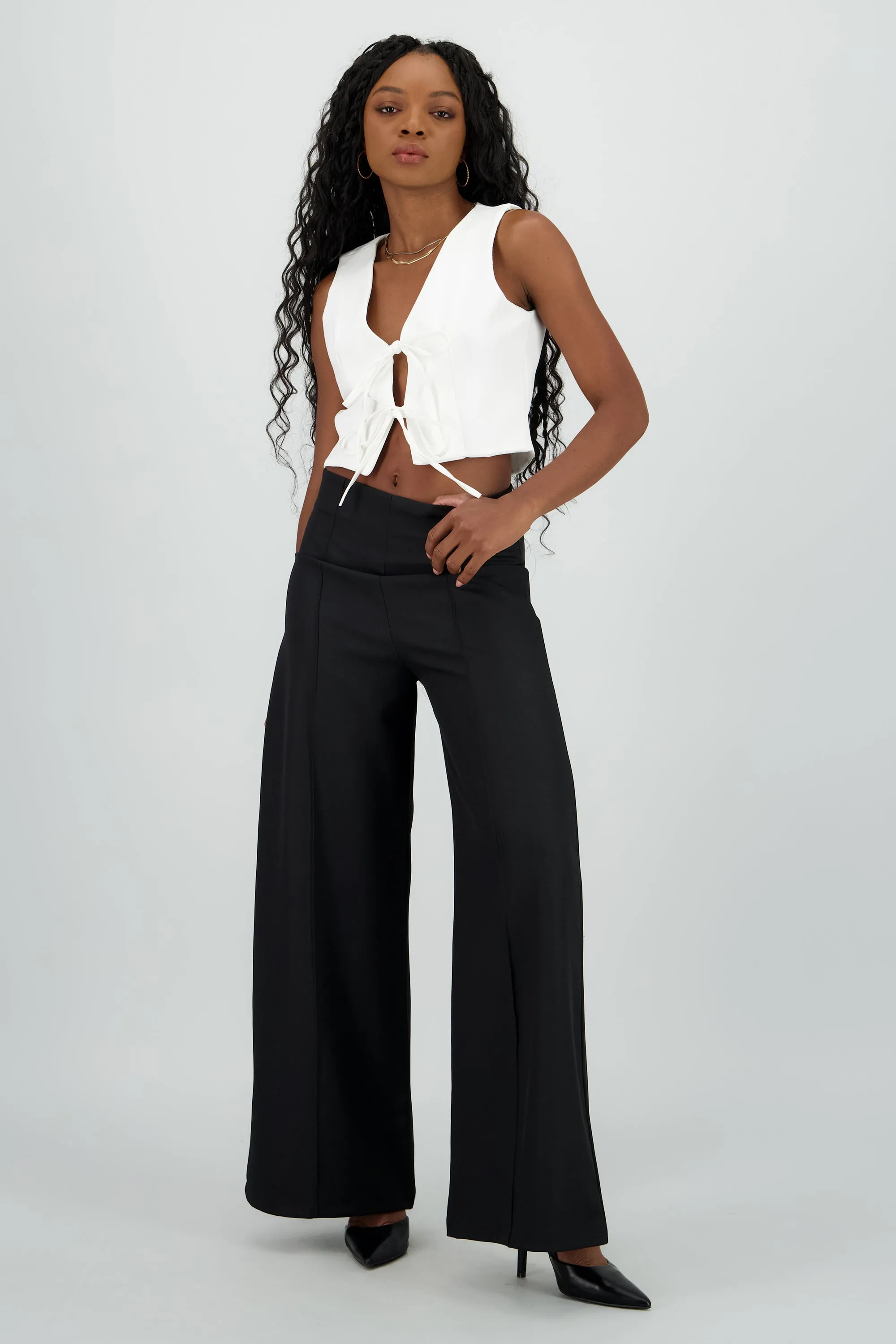 Pantalon amplio detalle costura sold by Shasa