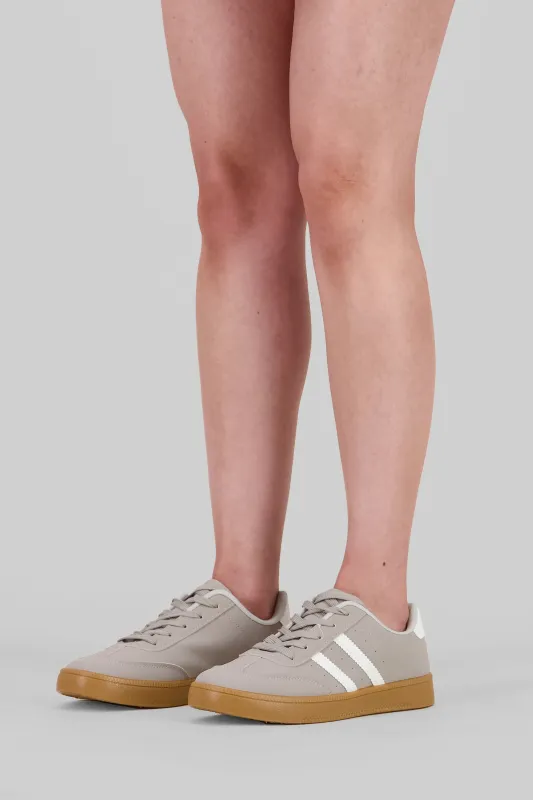 Tenis casual rayas punta suede sold by Shasa