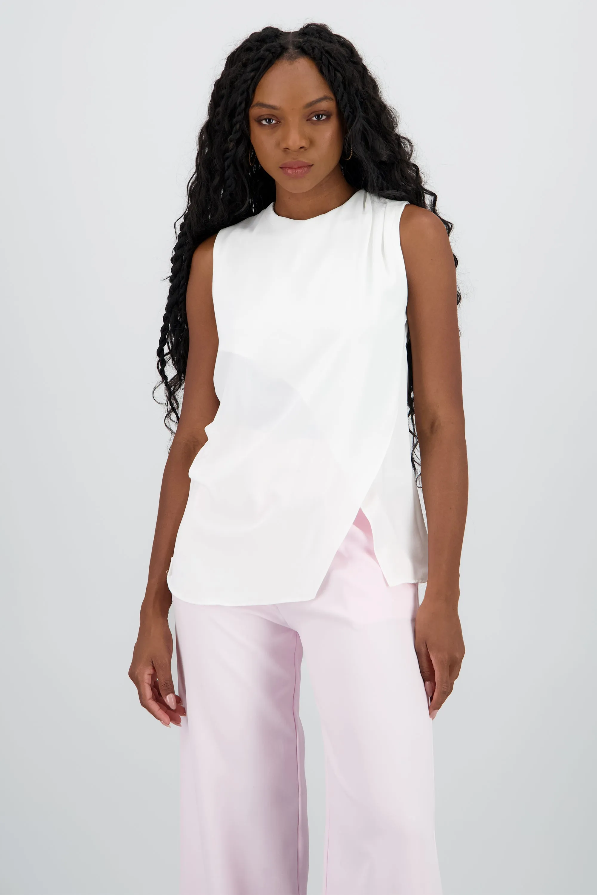 Blusa lisa plisado hombros sold by Shasa