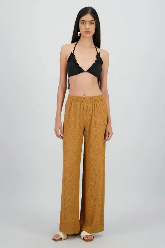 Pantalon flared textura sold by Shasa