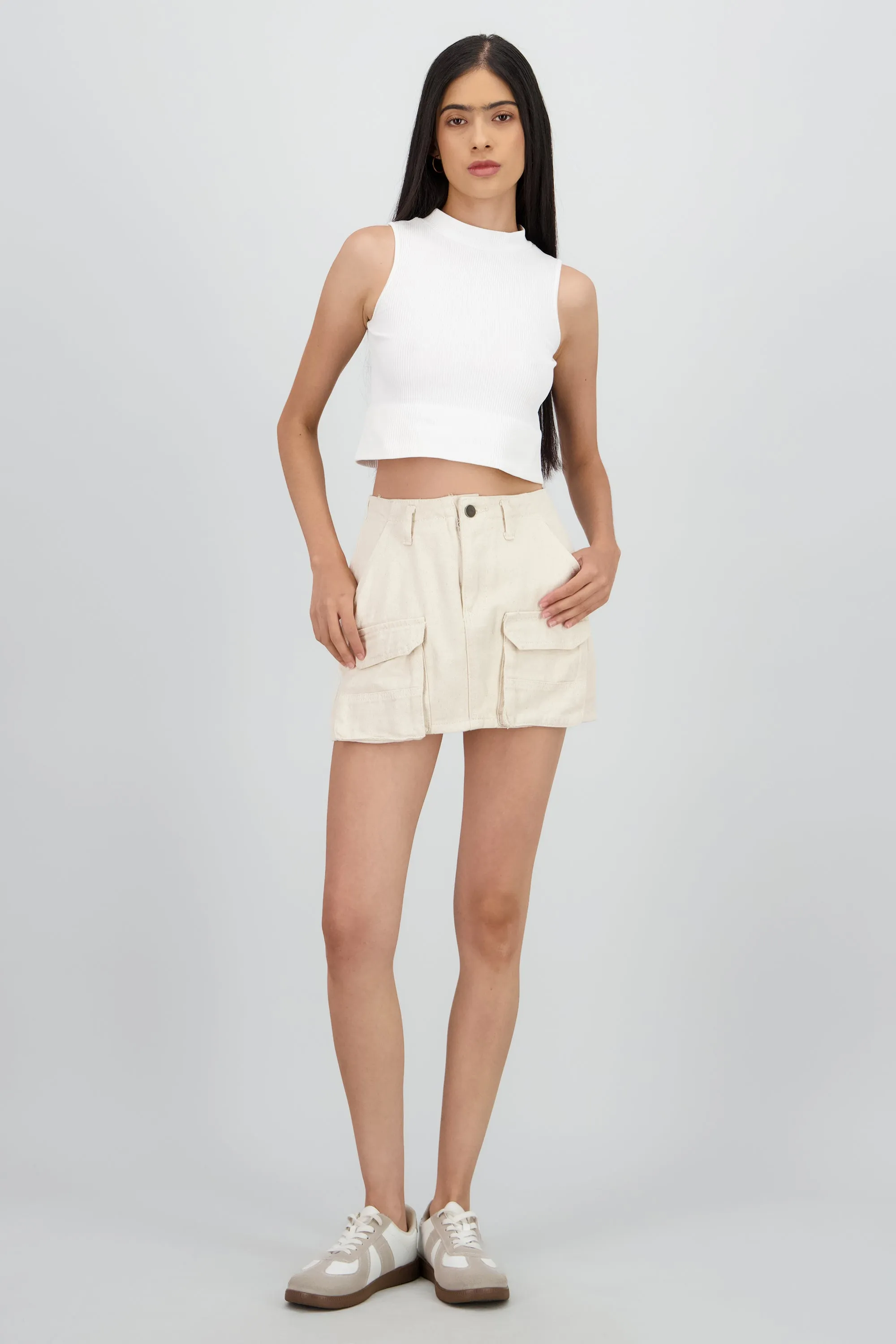 Falda denim con bolsas cargo sold by Shasa