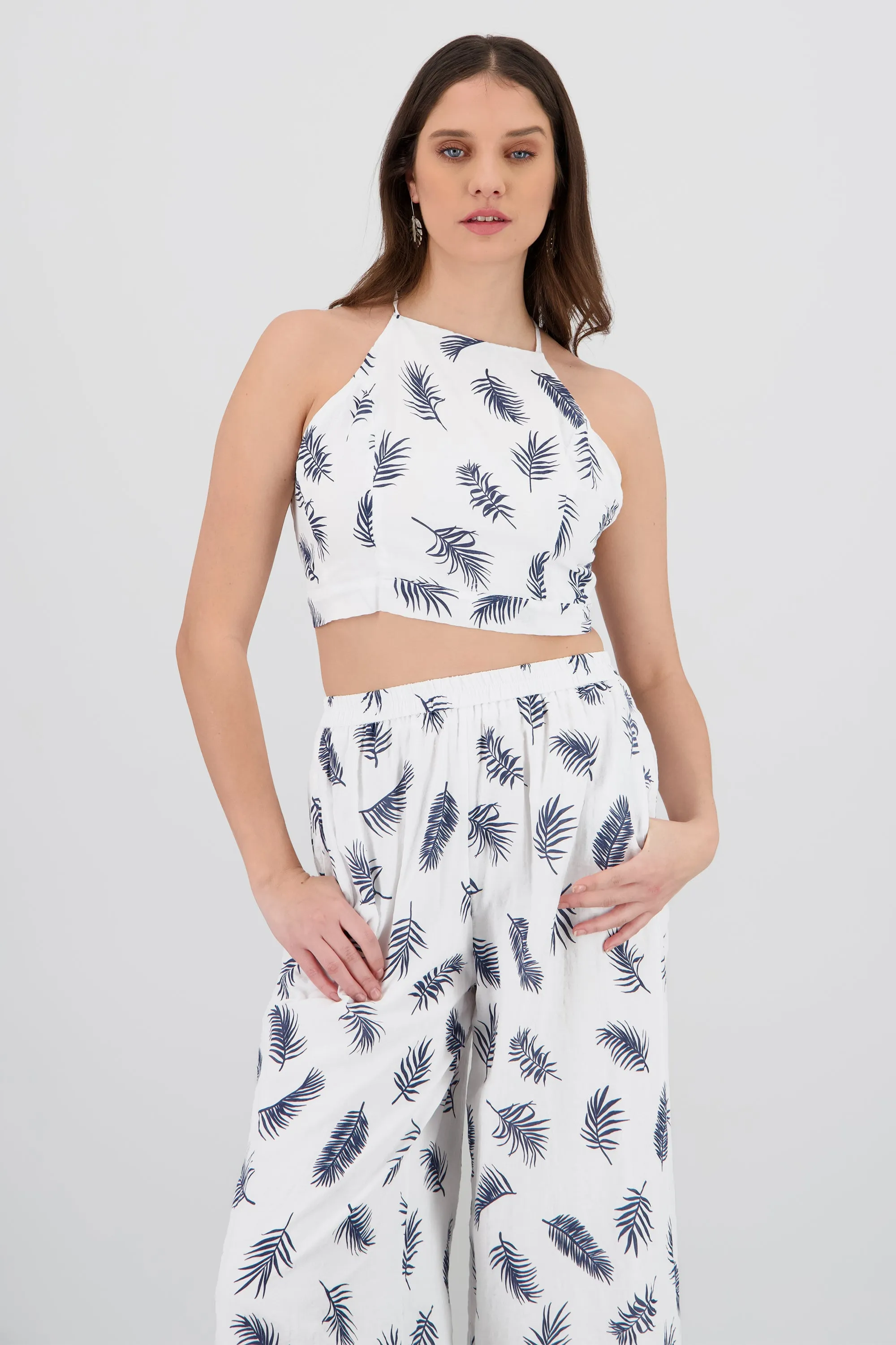 Top halter estampado tropical sold by Shasa