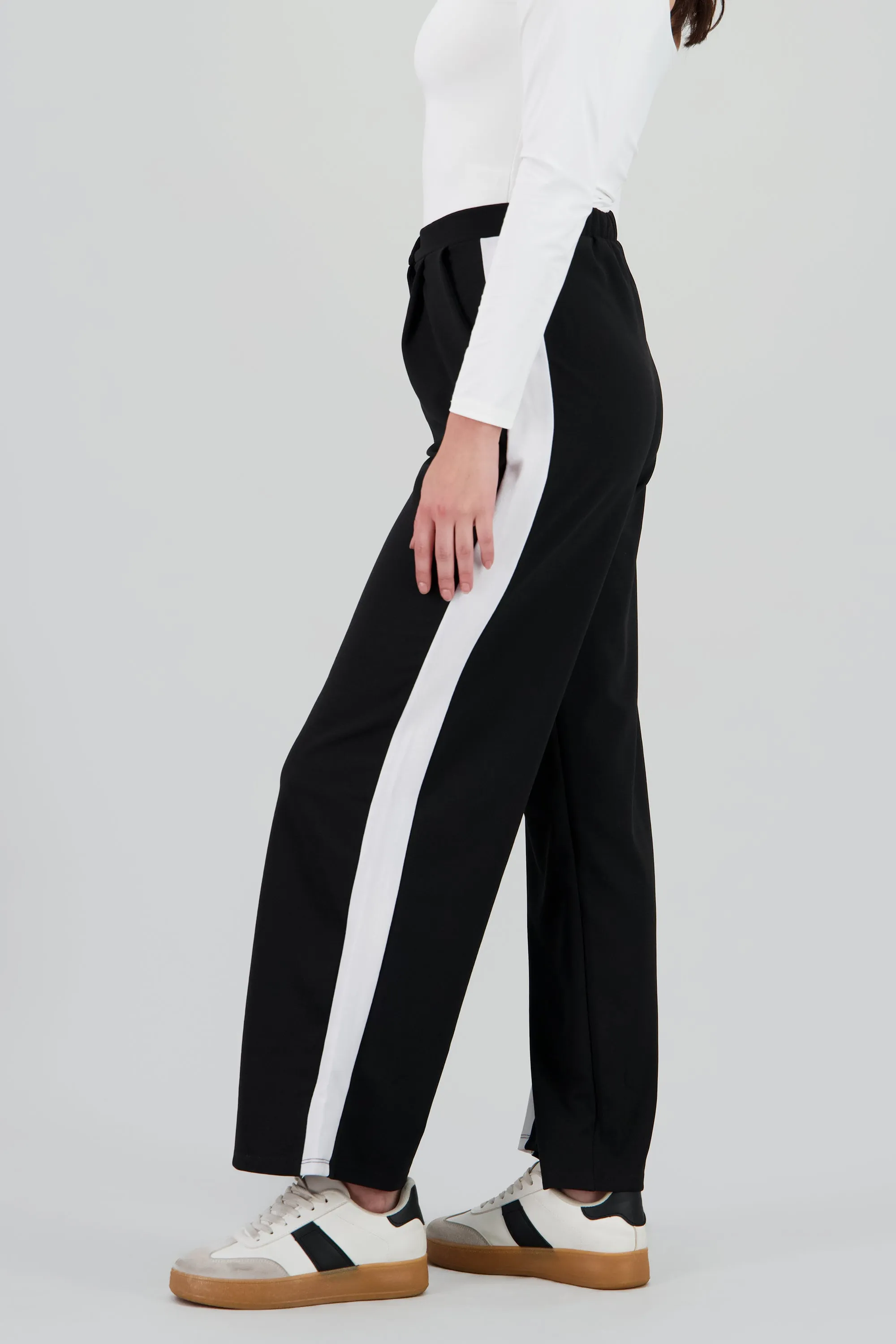 Pantalones con detalle de rayas al costado sold by Shasa product image thumbnail 3