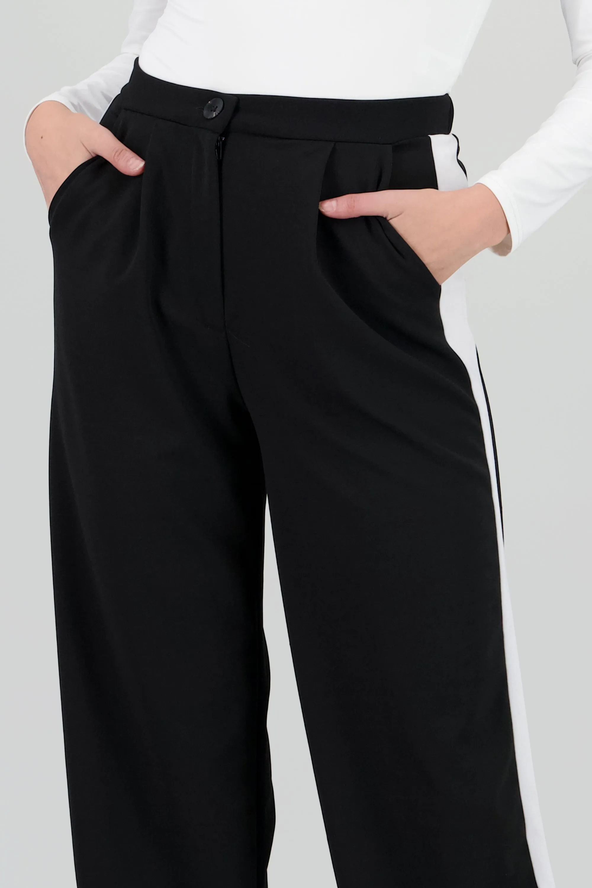 Pantalones con detalle de rayas al costado sold by Shasa product image thumbnail 5