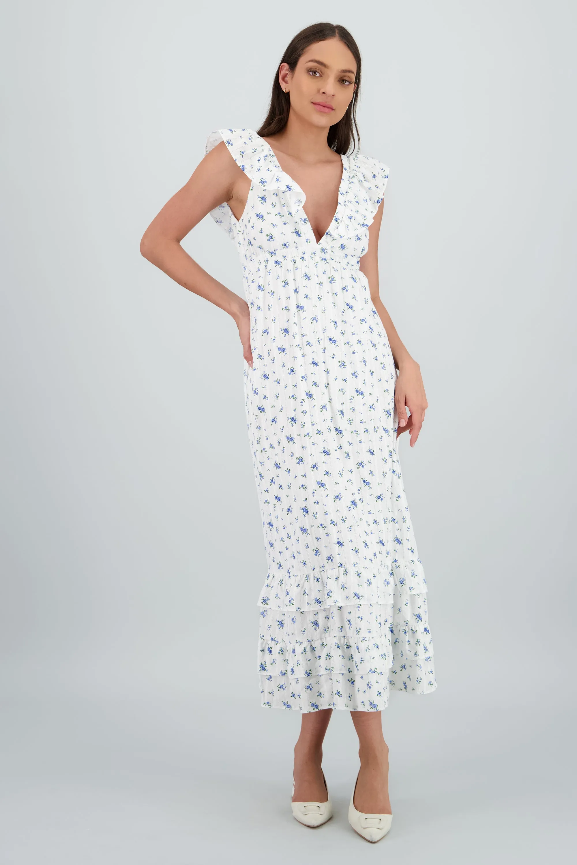 Vestido con escote de olanes de flores sold by Shasa