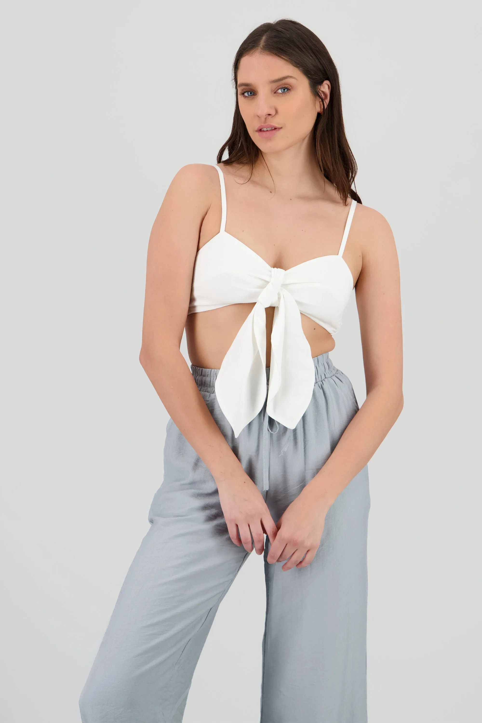 Top crop detalle nudo tirantes sold by Shasa