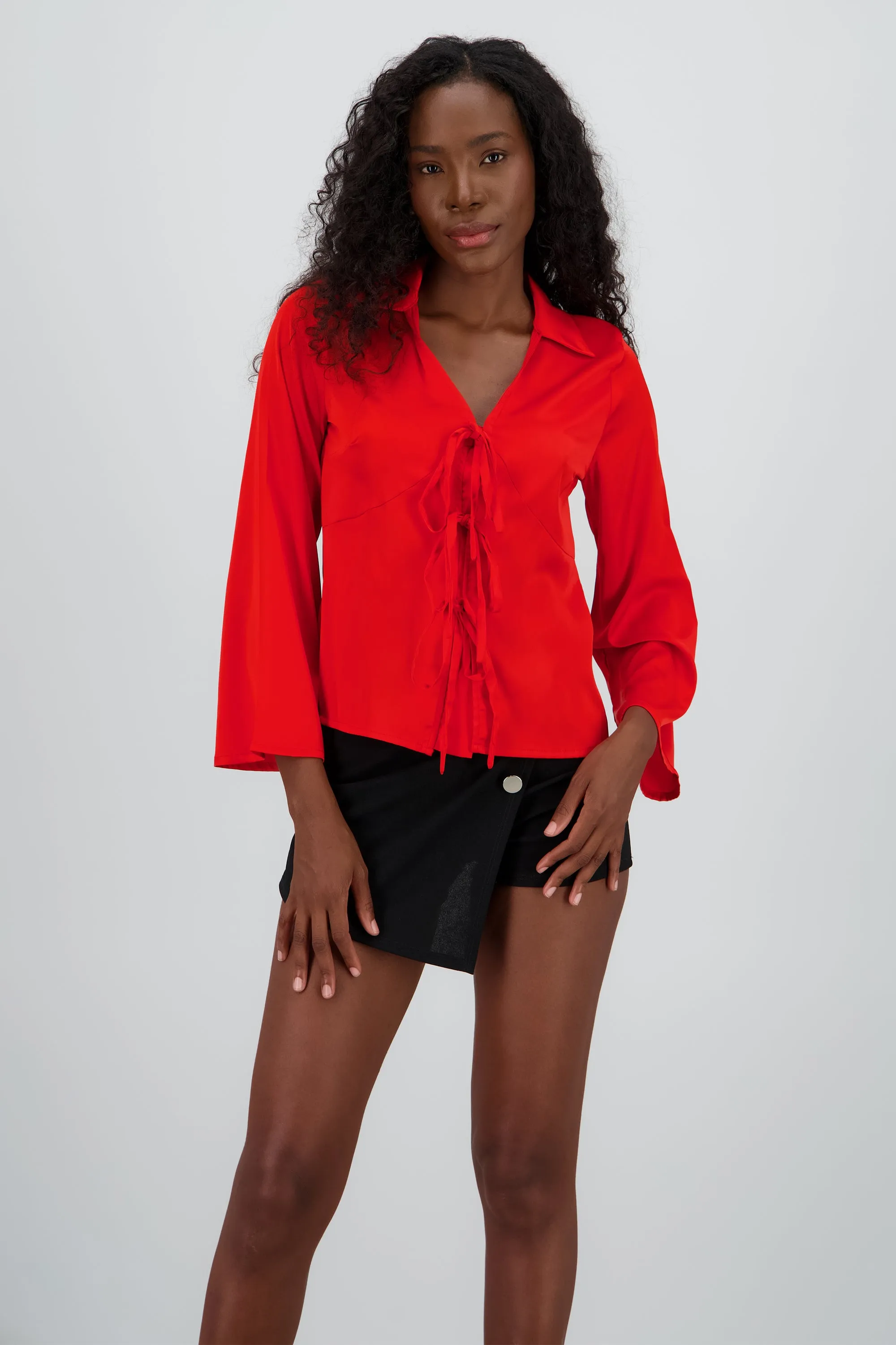 Blusa manga larga detale cuello lazos sold by Shasa